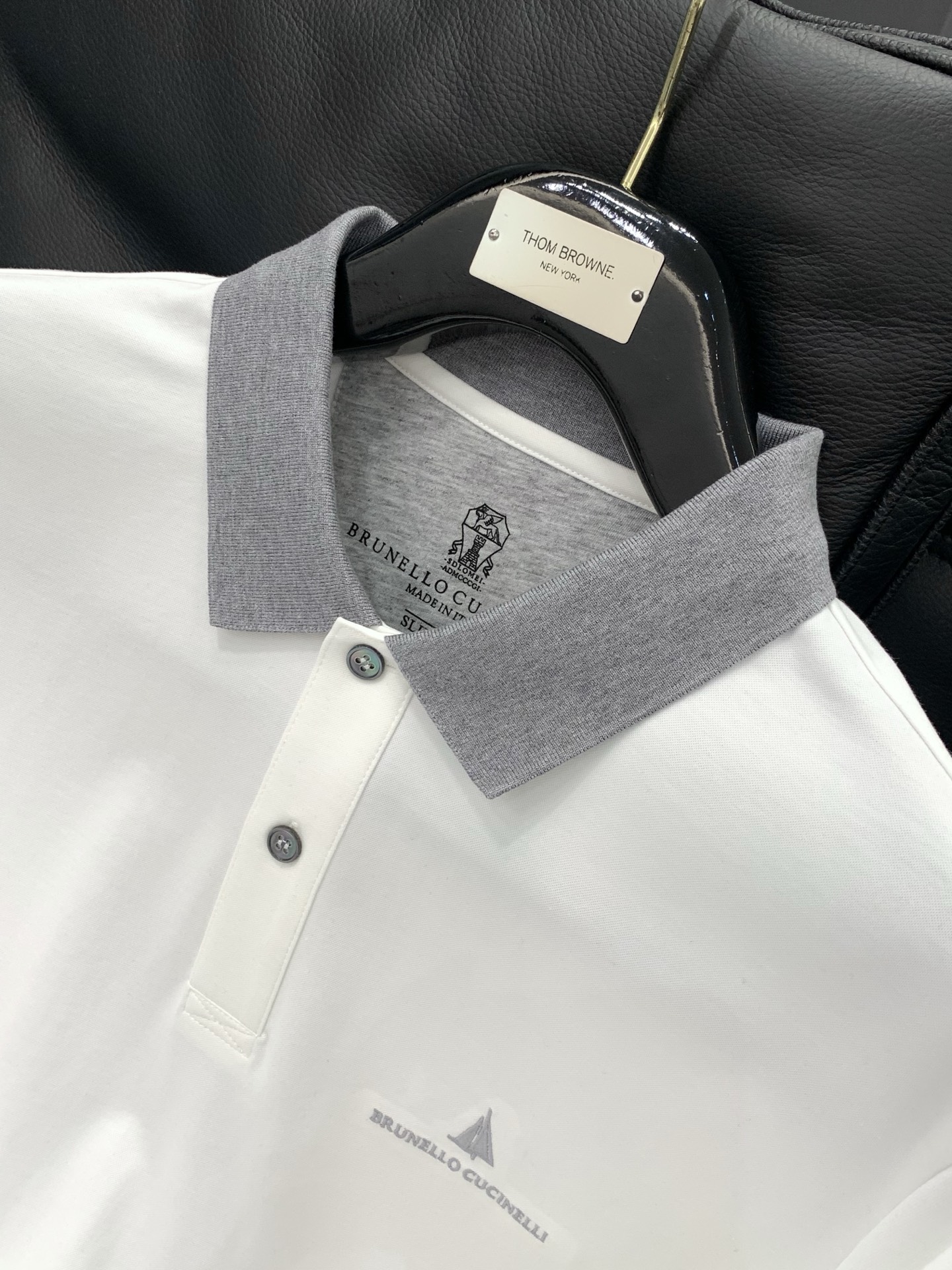 ，意大利神狮，2026春季最新品，专柜同步有售，原单狠货，时尚休闲翻领长袖T恤，采用进口原版面料，顶级刺