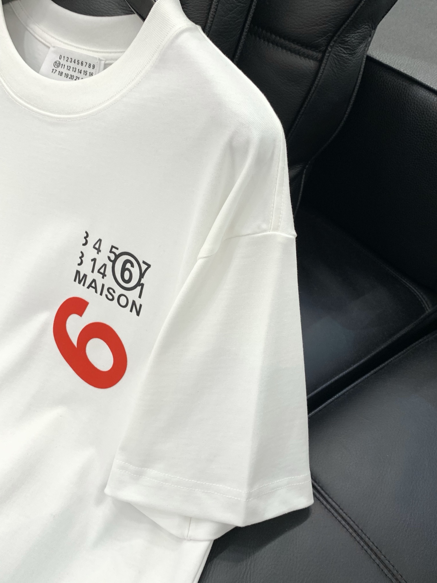 ，Maison Margiela马吉拉，春夏最新品，专柜同步有售，原单狠货，时尚休闲圆领短袖T恤，上身舒