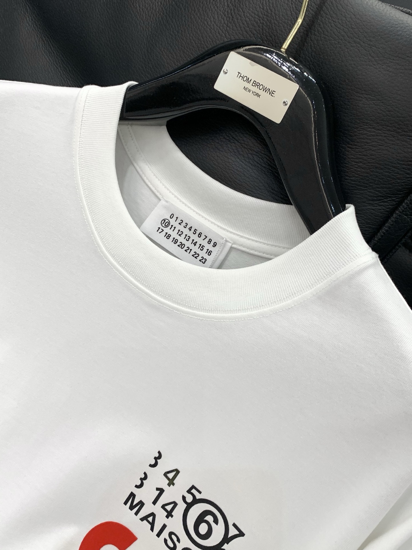 ，Maison Margiela马吉拉，春夏最新品，专柜同步有售，原单狠货，时尚休闲圆领短袖T恤，上身舒