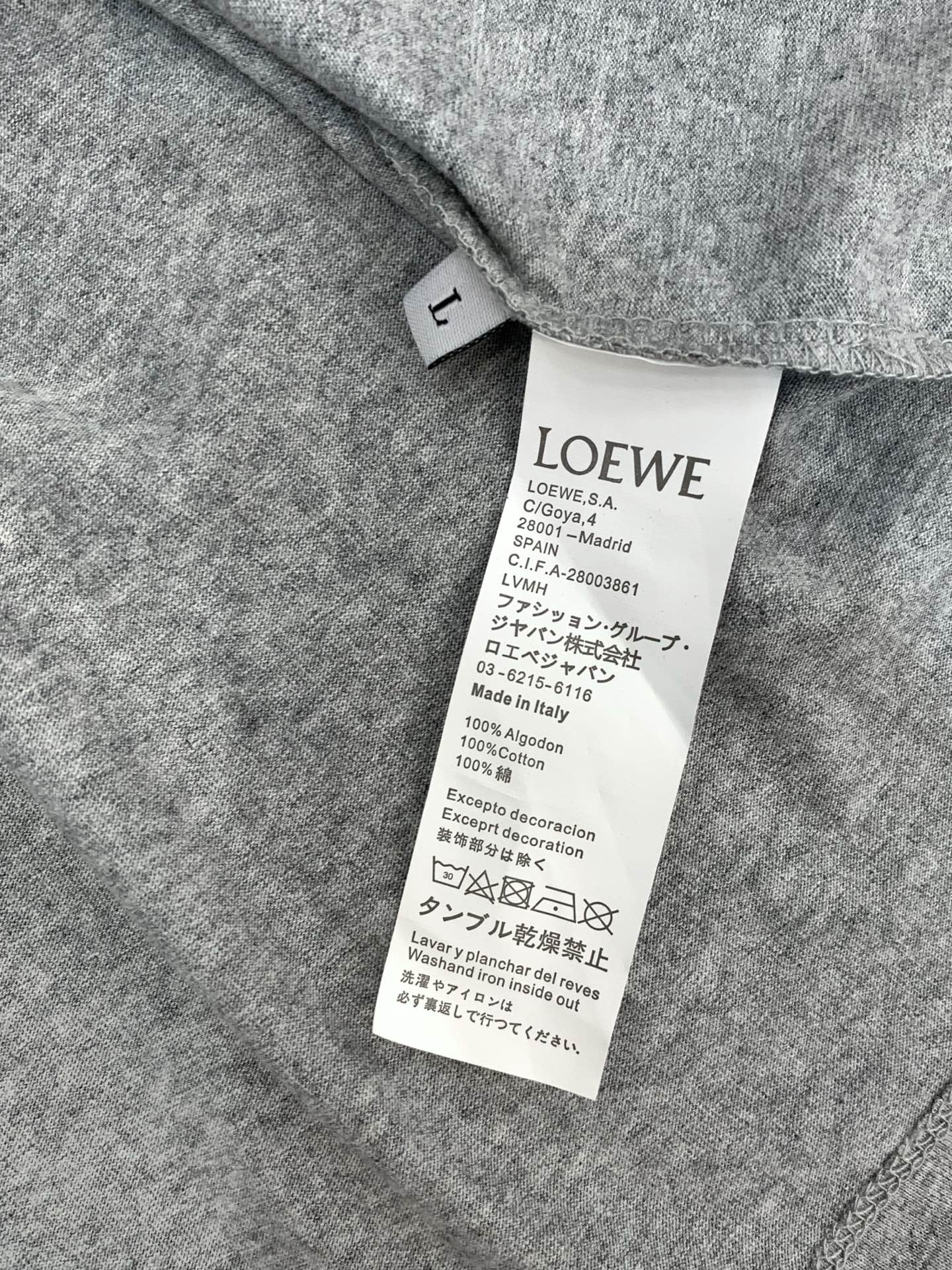 ，Loewe 罗意威，2026春夏最新款，专柜同步有售，原单狠货，时尚休闲圆领短袖T恤，上身很有特点！吸
