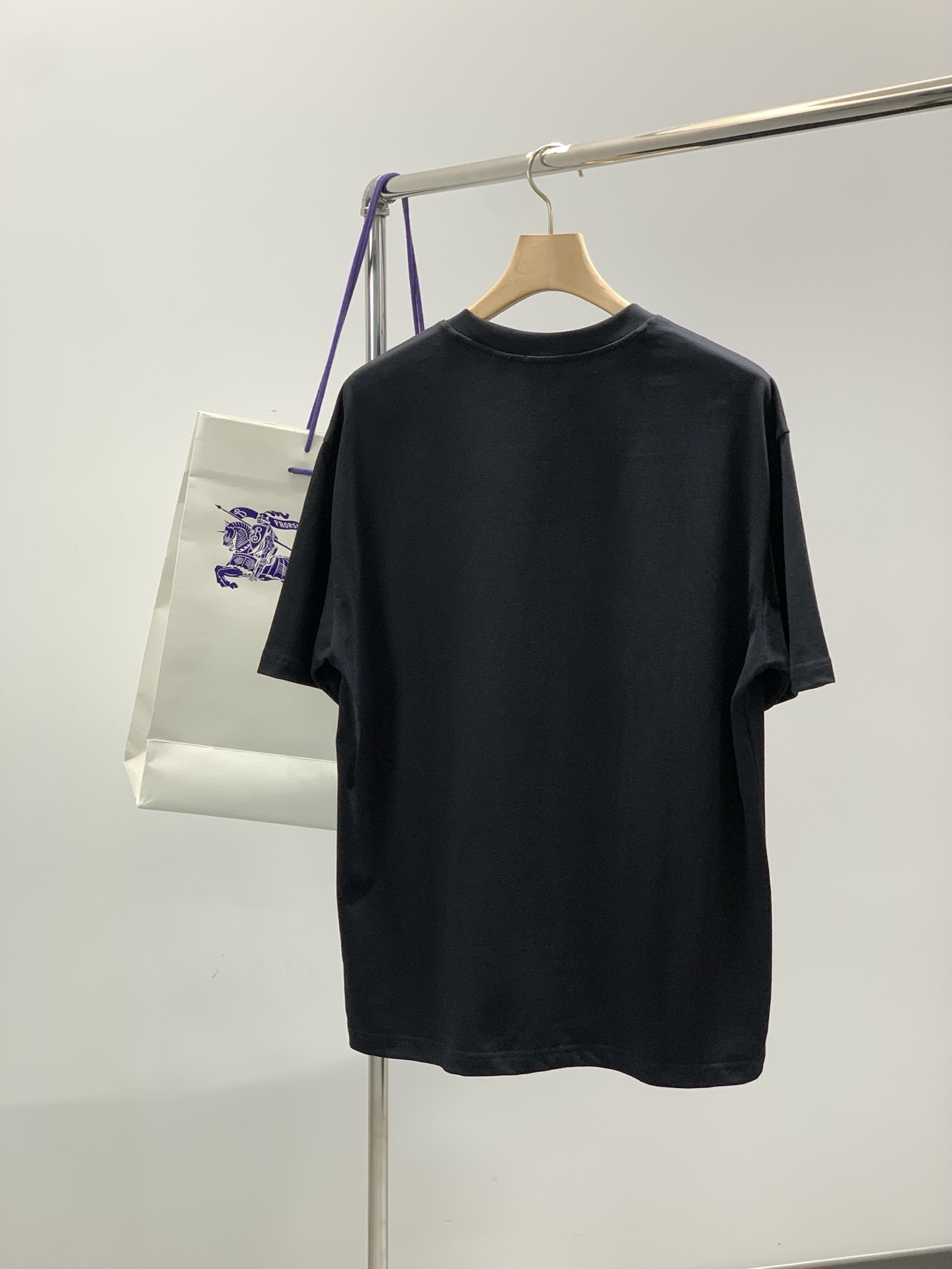 ，Burberry 巴宝莉，2026春夏最新品，专柜同步有售，原单狠货，时尚休闲圆领短袖T恤，进口原版面