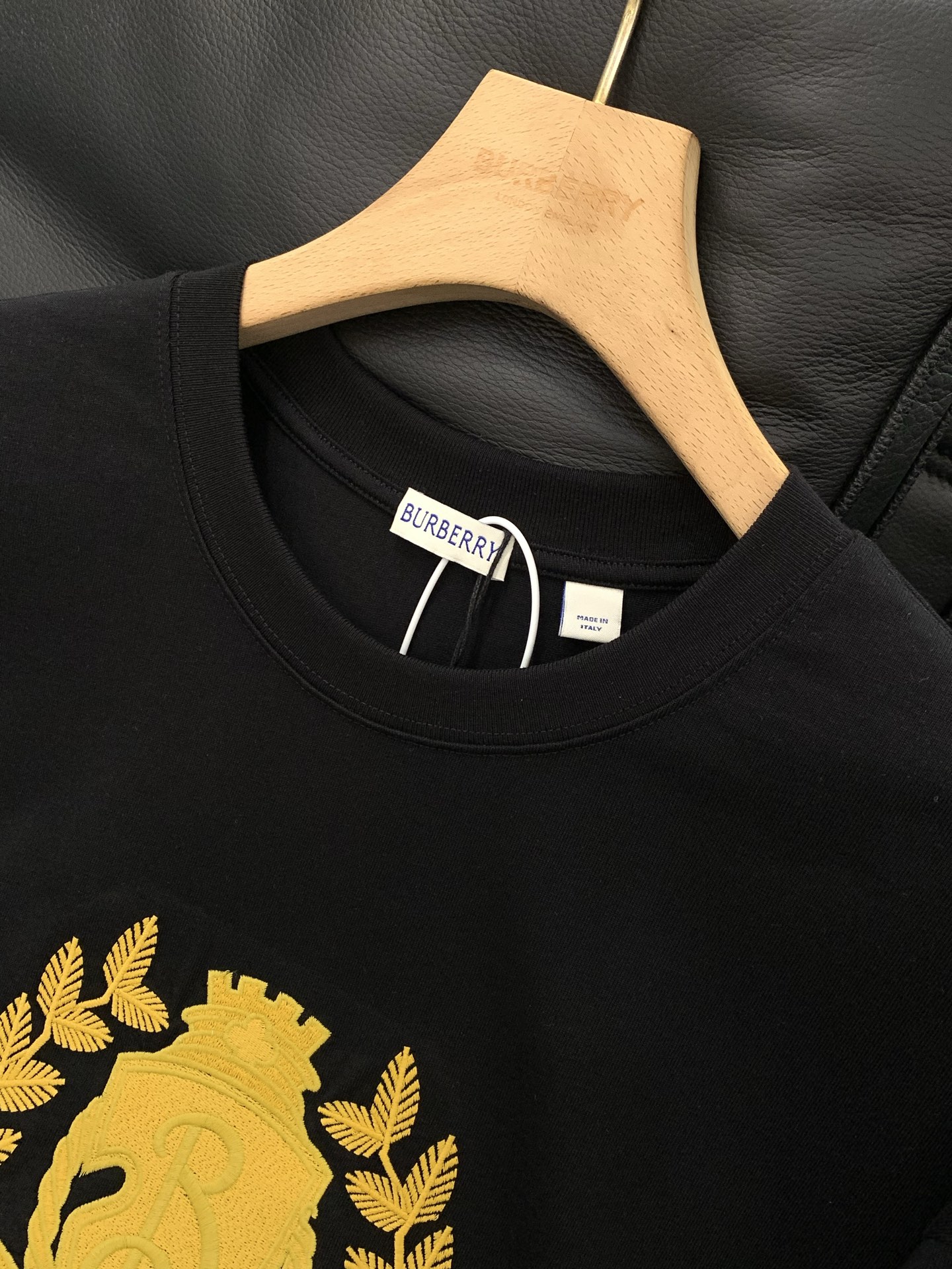 ，Burberry 巴宝莉，2026春夏最新品，专柜同步有售，原单狠货，时尚休闲圆领短袖T恤，进口原版面