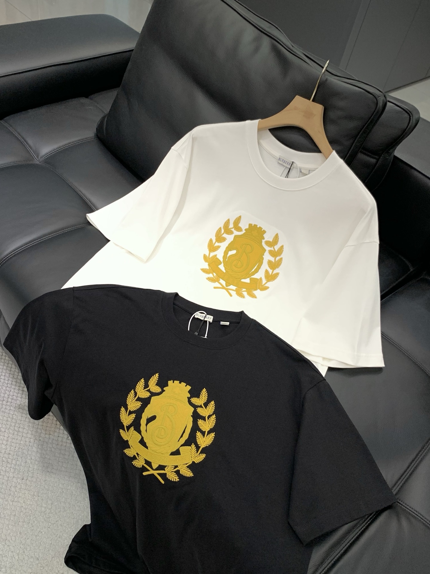 ，Burberry 巴宝莉，2026春夏最新品，专柜同步有售，原单狠货，时尚休闲圆领短袖T恤，进口原版面