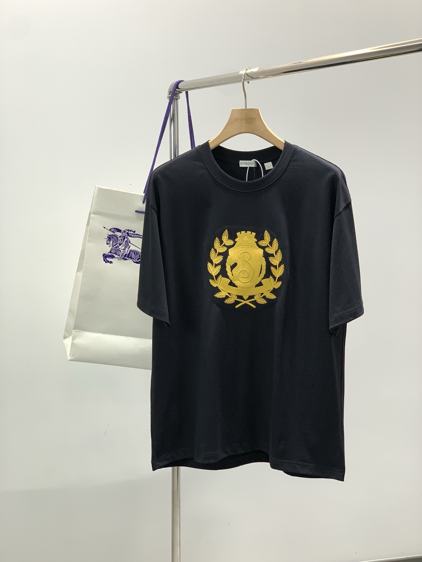 ，Burberry 巴宝莉，2026春夏最新品，专柜同步有售，原单狠货，时尚休闲圆领短袖T恤，进口原版面