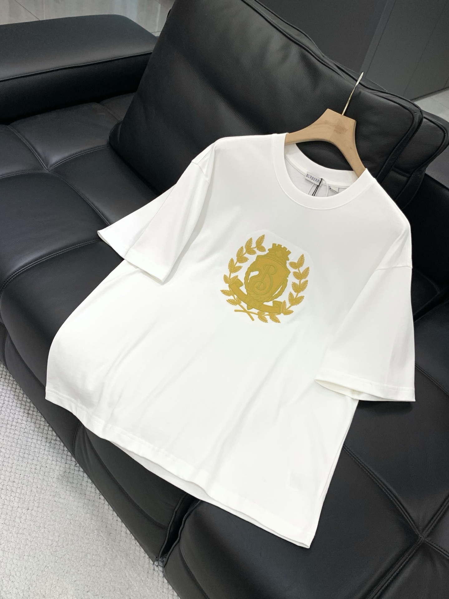 ，Burberry 巴宝莉，2026春夏最新品，专柜同步有售，原单狠货，时尚休闲圆领短袖T恤，进口原版面