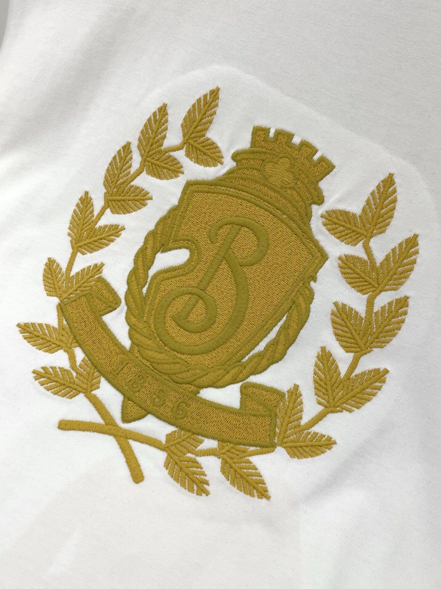 ，Burberry 巴宝莉，2026春夏最新品，专柜同步有售，原单狠货，时尚休闲圆领短袖T恤，进口原版面