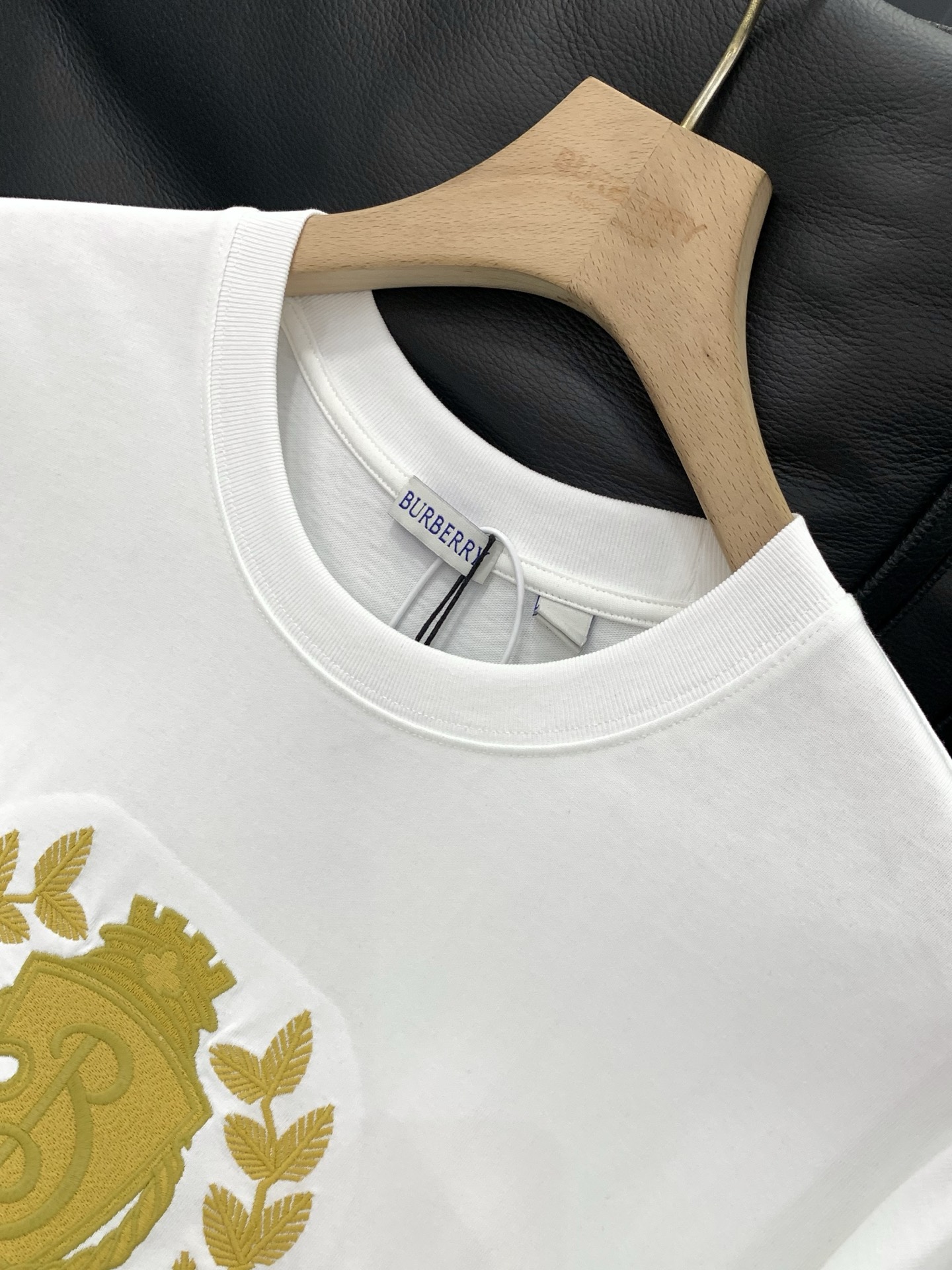 ，Burberry 巴宝莉，2026春夏最新品，专柜同步有售，原单狠货，时尚休闲圆领短袖T恤，进口原版面