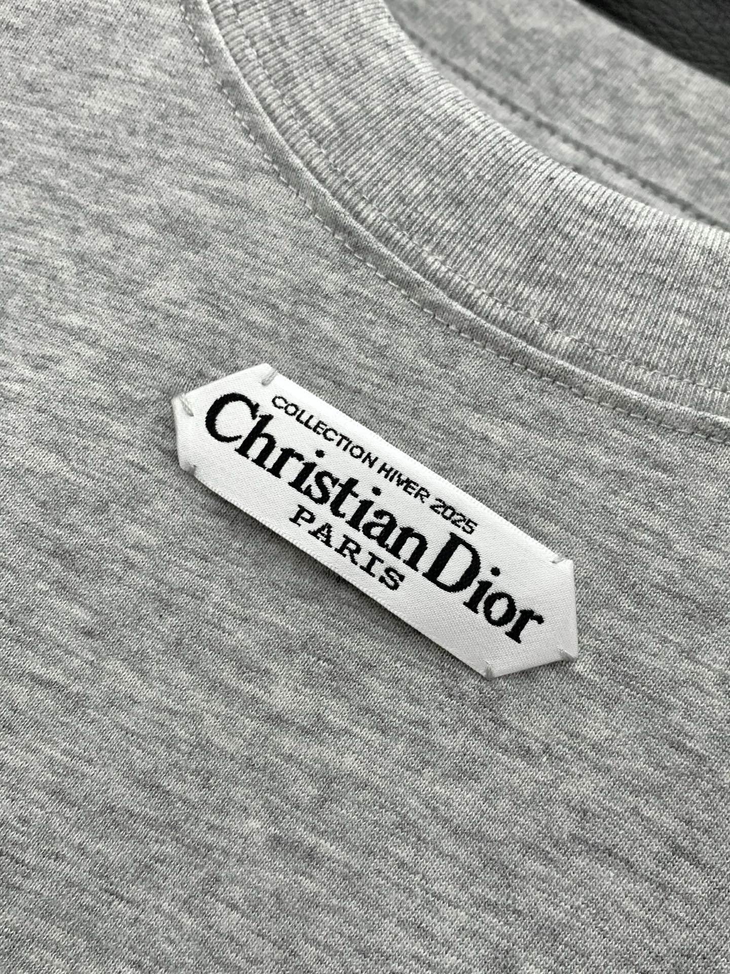 ，Dior 迪奥， 2026春夏新品，专柜同步有售，简约时尚休闲圆领短袖T恤，原版进口面料，舒适透气，顶