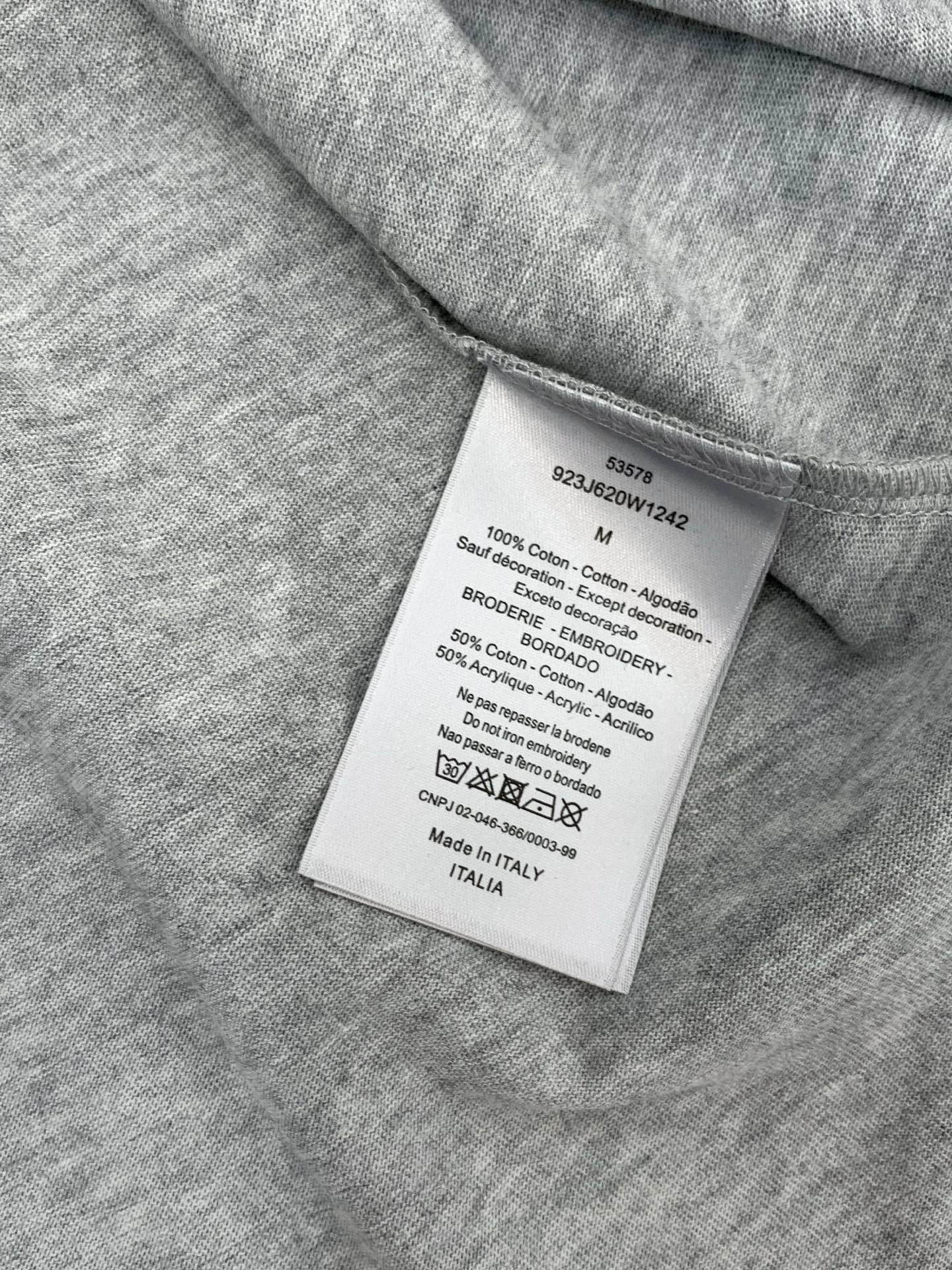 ，Dior 迪奥， 2026春夏新品，专柜同步有售，简约时尚休闲圆领短袖T恤，原版进口面料，舒适透气，顶