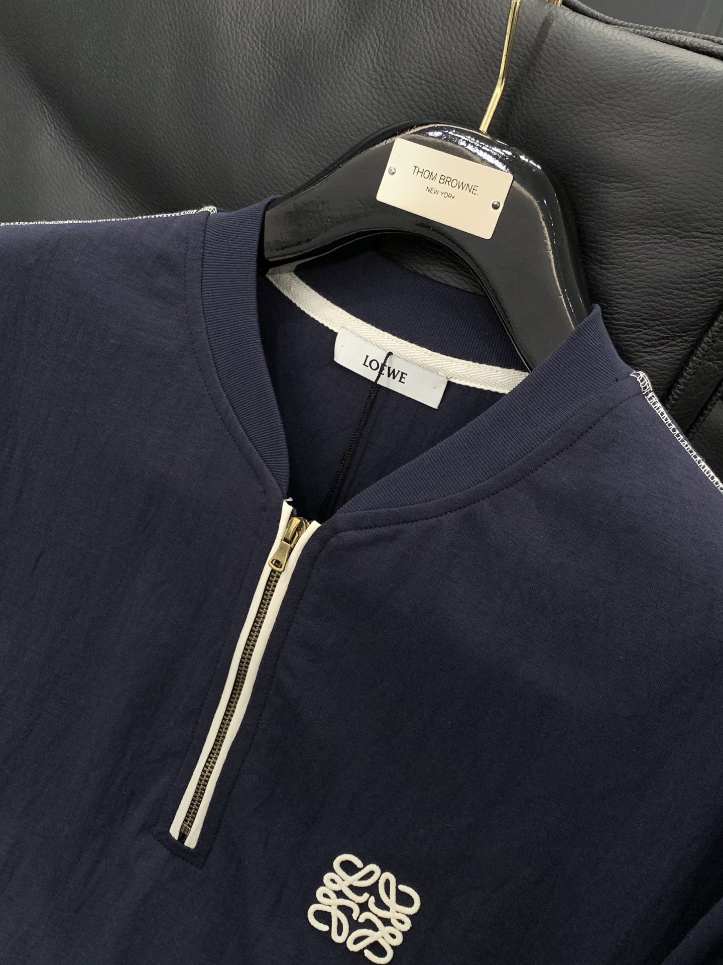 ，Loewe 罗意威，2026春夏最新款，专柜同步有售，原单狠货，时尚休闲圆领短袖T恤，上身很有特点！吸