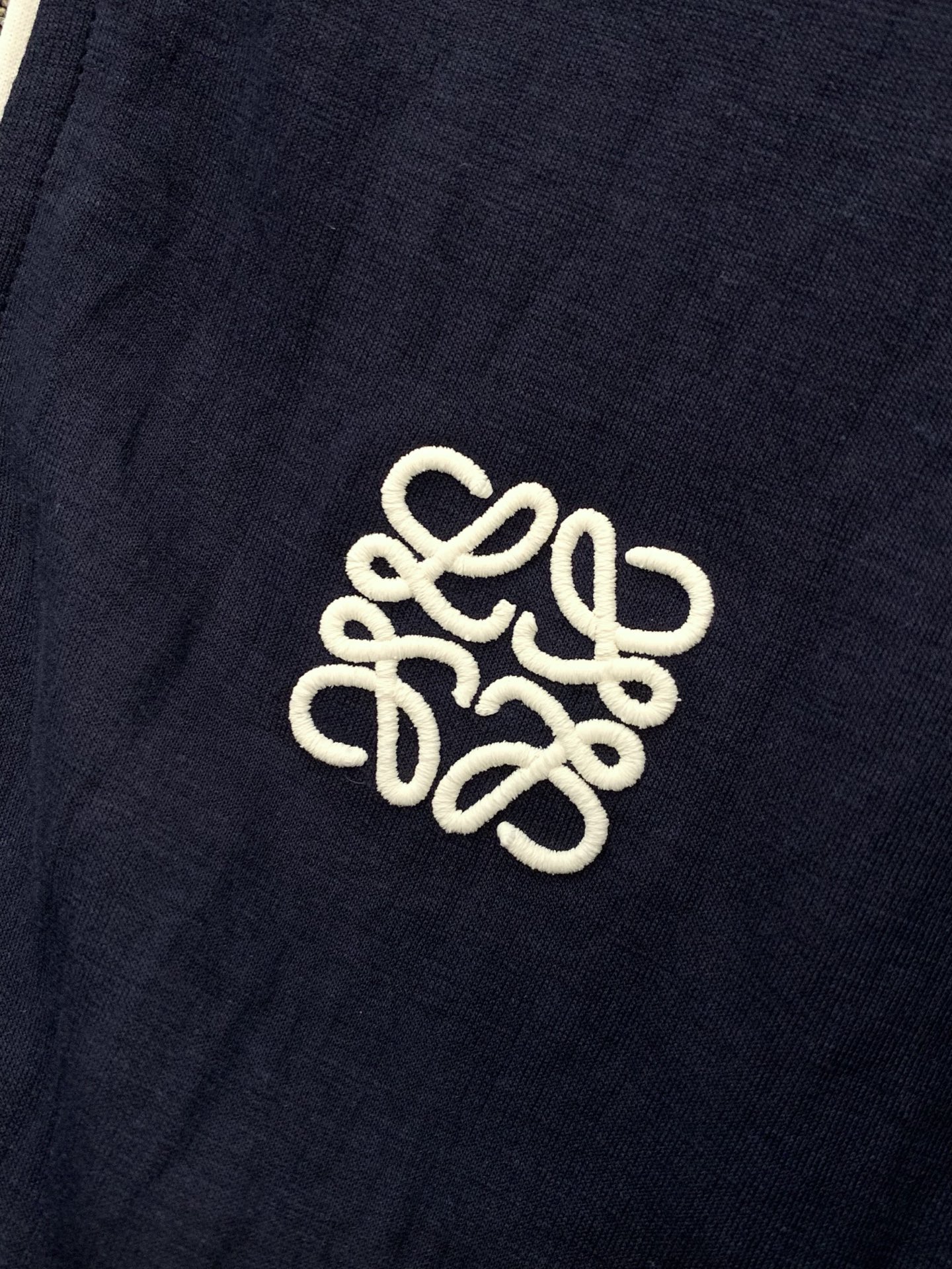 ，Loewe 罗意威，2026春夏最新款，专柜同步有售，原单狠货，时尚休闲圆领短袖T恤，上身很有特点！吸