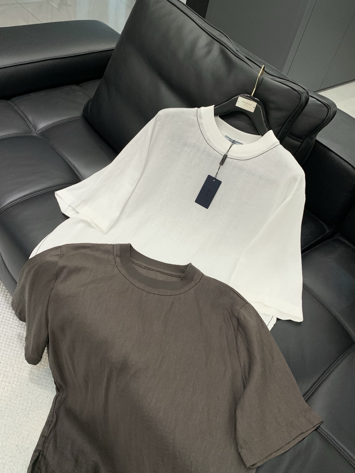 ，PRADA 普拉达，2026初夏最新品，专柜同步有售，时尚休闲圆领短袖T恤，进口原版面料，做工极为复杂