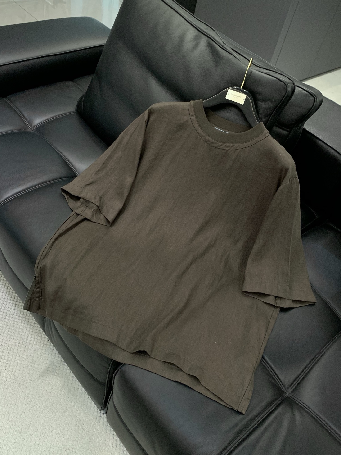 ，PRADA 普拉达，2026初夏最新品，专柜同步有售，时尚休闲圆领短袖T恤，进口原版面料，做工极为复杂