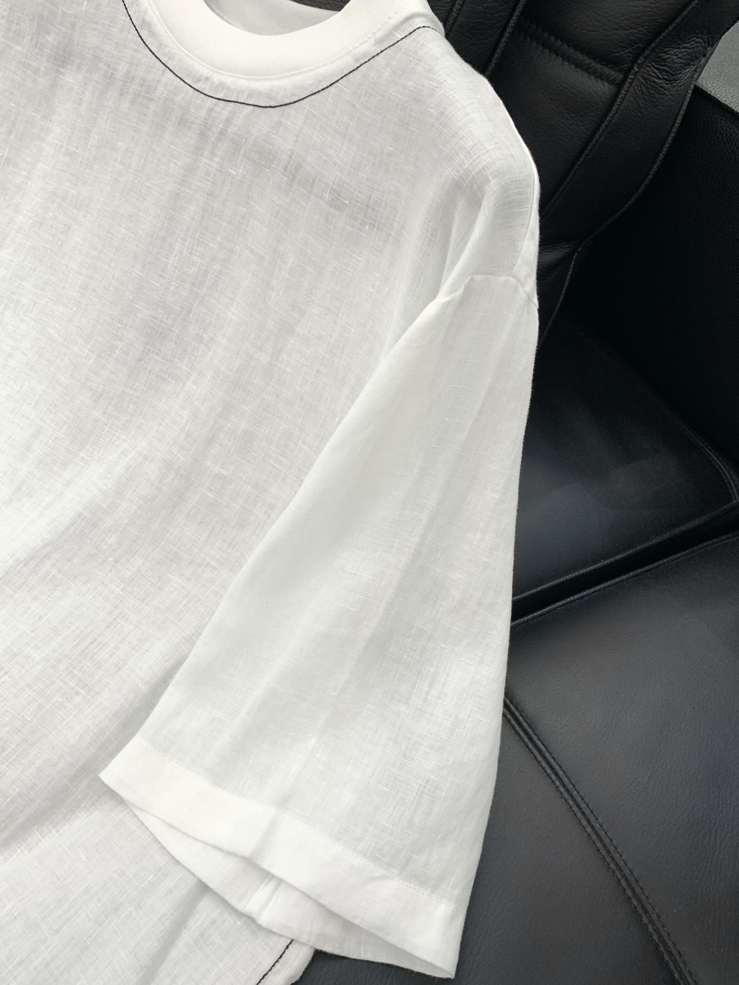 ，PRADA 普拉达，2026初夏最新品，专柜同步有售，时尚休闲圆领短袖T恤，进口原版面料，做工极为复杂