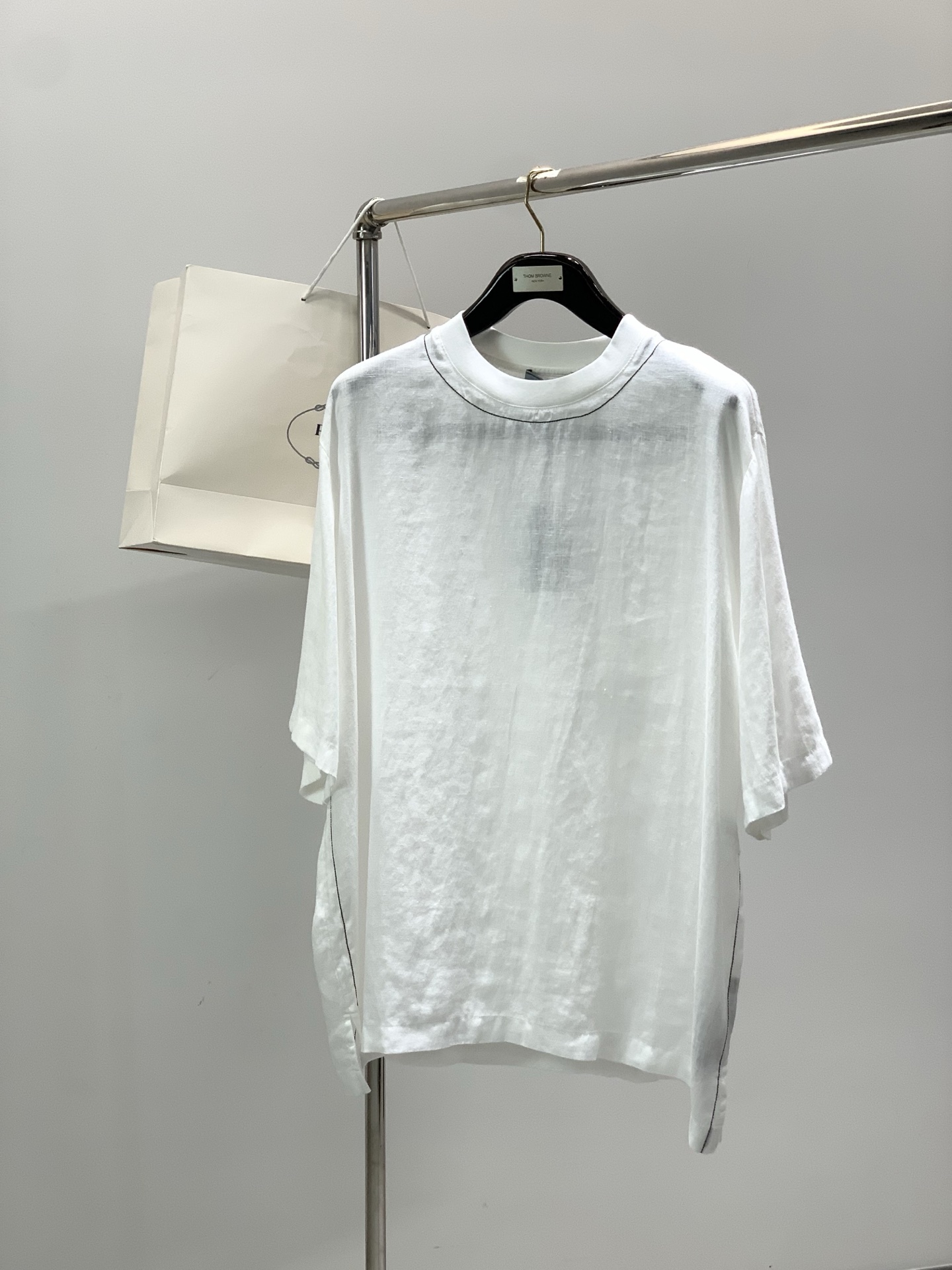 ，PRADA 普拉达，2026初夏最新品，专柜同步有售，时尚休闲圆领短袖T恤，进口原版面料，做工极为复杂