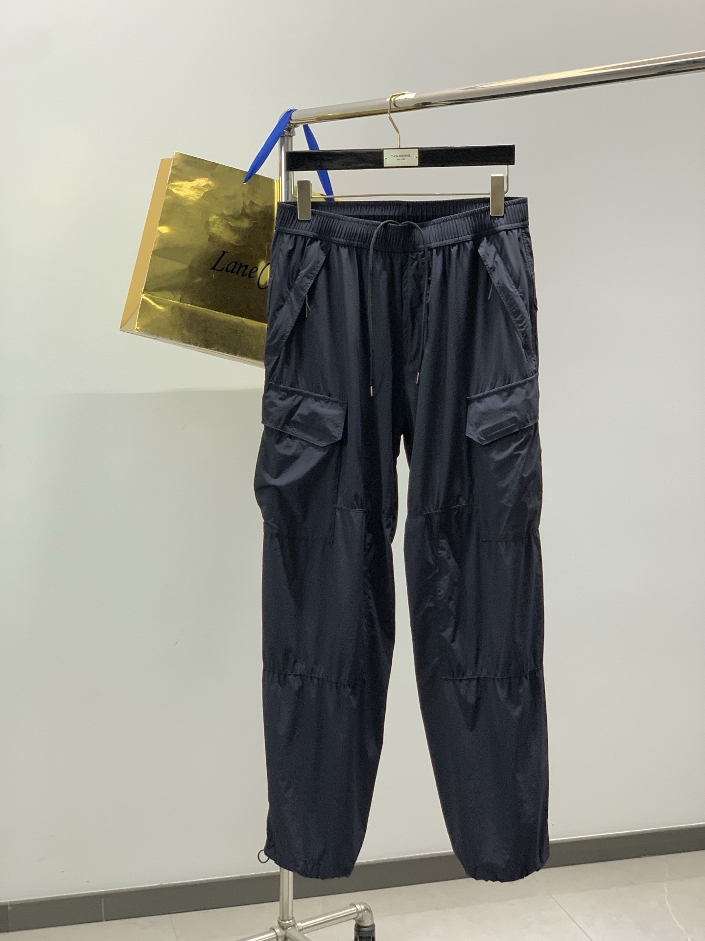 NO:834653,, Stone Island black elastic casual pants with the best workmanship... Globally synchronized new 26, produced by Chinese OEM. New 26 light work wear... The latest multi-purpose work trousers in 26 adopt minimalist work clothes. The design is pure cotton hidden grid fabric, which is more advanced. Size m-2XL.,,19860909,石头岛 黑色松紧休闲裤 做工最顶…..全球同步新款26,中国代工厂出品.新款 26款轻工装之作….26年最新多用途工装裤采用极简的工装.设计 纯棉暗格面料 更显高级. 码数m-2XL.,,,Men's clothing