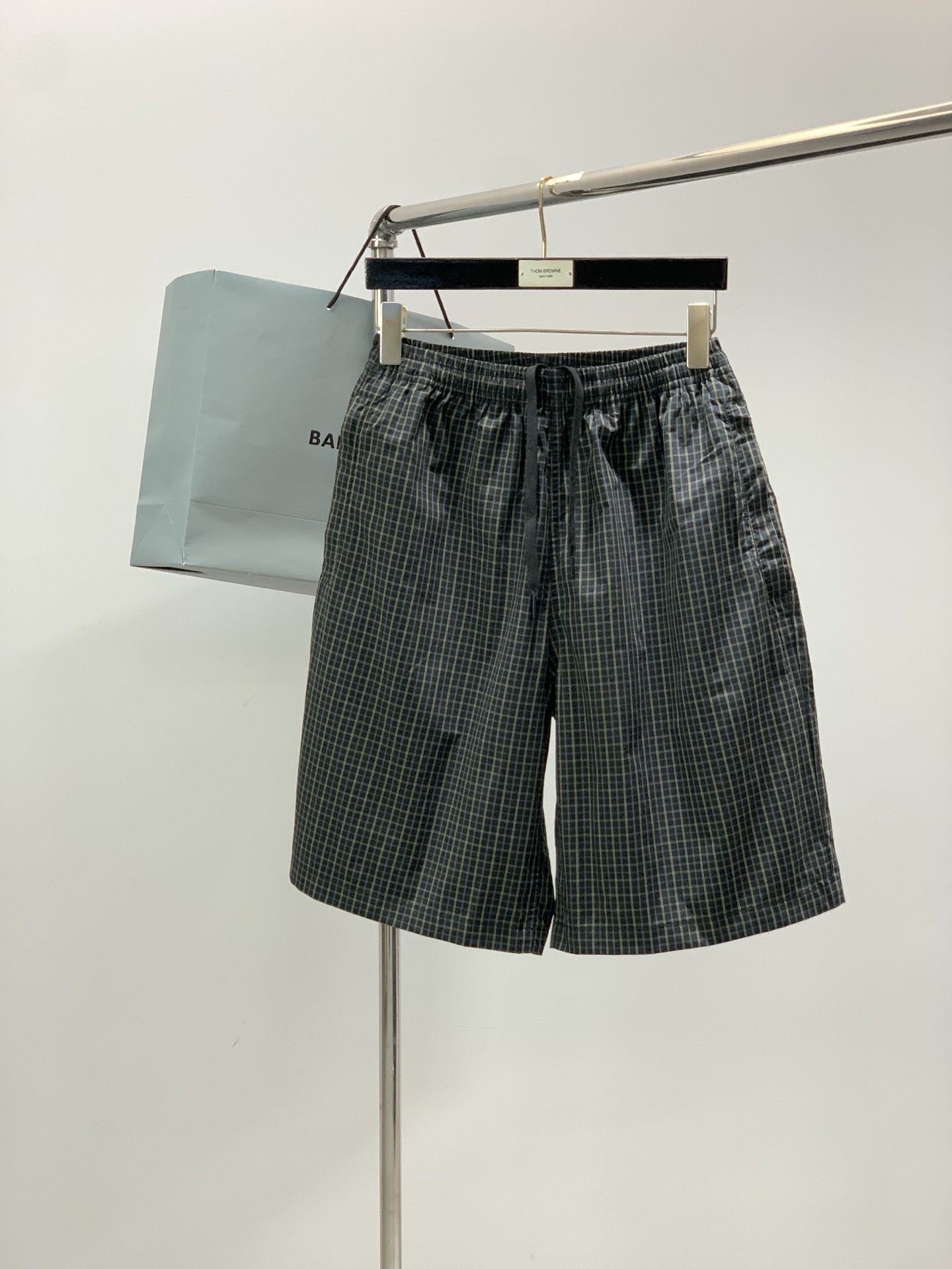 NO:839451,, Balenciaga, 2026 summer latest products, available at counters simultaneously, original goods, fashionable casual shorts, imported original fabrics, comfortable and elastic, top-notch printing technology letter pattern logo, original hardware accessories decoration, super correct version, comfortable and breathable, counter quality, handsome and stylish upper body, complete three standards, size S-XL size SMLXL side length 55565758 waist 66707478  Arm circumference 122126130134,,balenciaga,balenciaga,shorts,19860909,Balenciaga 巴黎世家,2026夏季最新品,专柜同步有售,原单狠货,时尚休闲短裤,进口原版面料,舒适有弹性,顶级印花工艺字母图案Logo,原版五金辅料装饰,版型超正,舒适透气,专柜品质,上身帅气有型,三标齐全,码数S-XL 尺码SMLXL 侧长55565758 腰围66707478 臂围122126130134,,balenciaga,balenciaga,shorts,,Men's clothing
