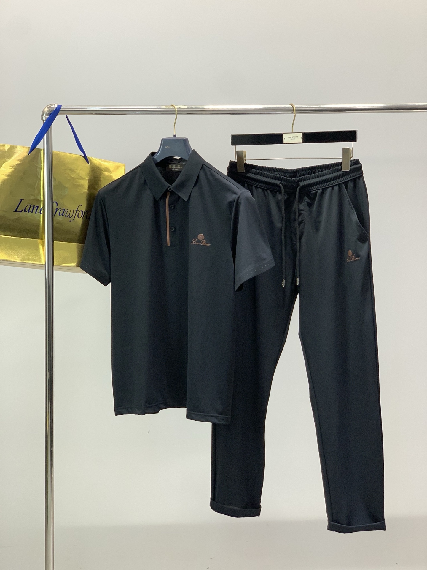 NO:844466,A set, LP (Loro Piana), the latest product in summer 2026, available at counters simultaneously, original goods, fashionable casual suit, made of imported original fabrics, top-notch printing technology, letter pattern decoration logo, original hardware accessories decoration, extremely high grade, comfortable and versatile, and the upper body is very handsome!  3 colors recommended, size M-4XL, loro piana, loro piana,19860909一套,LP(Loro Piana ),2026夏季最新品,专柜同步有售,原单狠货,时尚休闲套装,采用进口原版面料,顶级印花工艺字母图案装饰logo,原版五金辅料装饰,档次极高,舒适百搭,上身帅气十足！3色推荐,码数M-4XL,,loro piana,loro piana,,Men's clothing