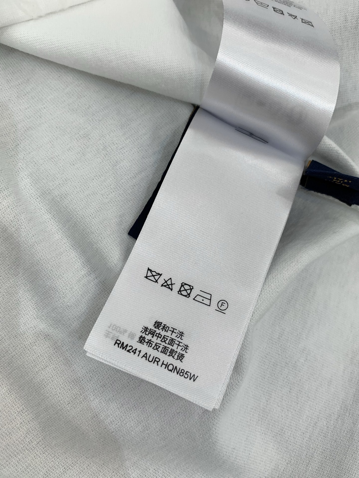 ，LouisVuitton 路易威登，2026夏季最新款，专柜同步有售，原单狠货，时尚休闲圆领短袖T恤，