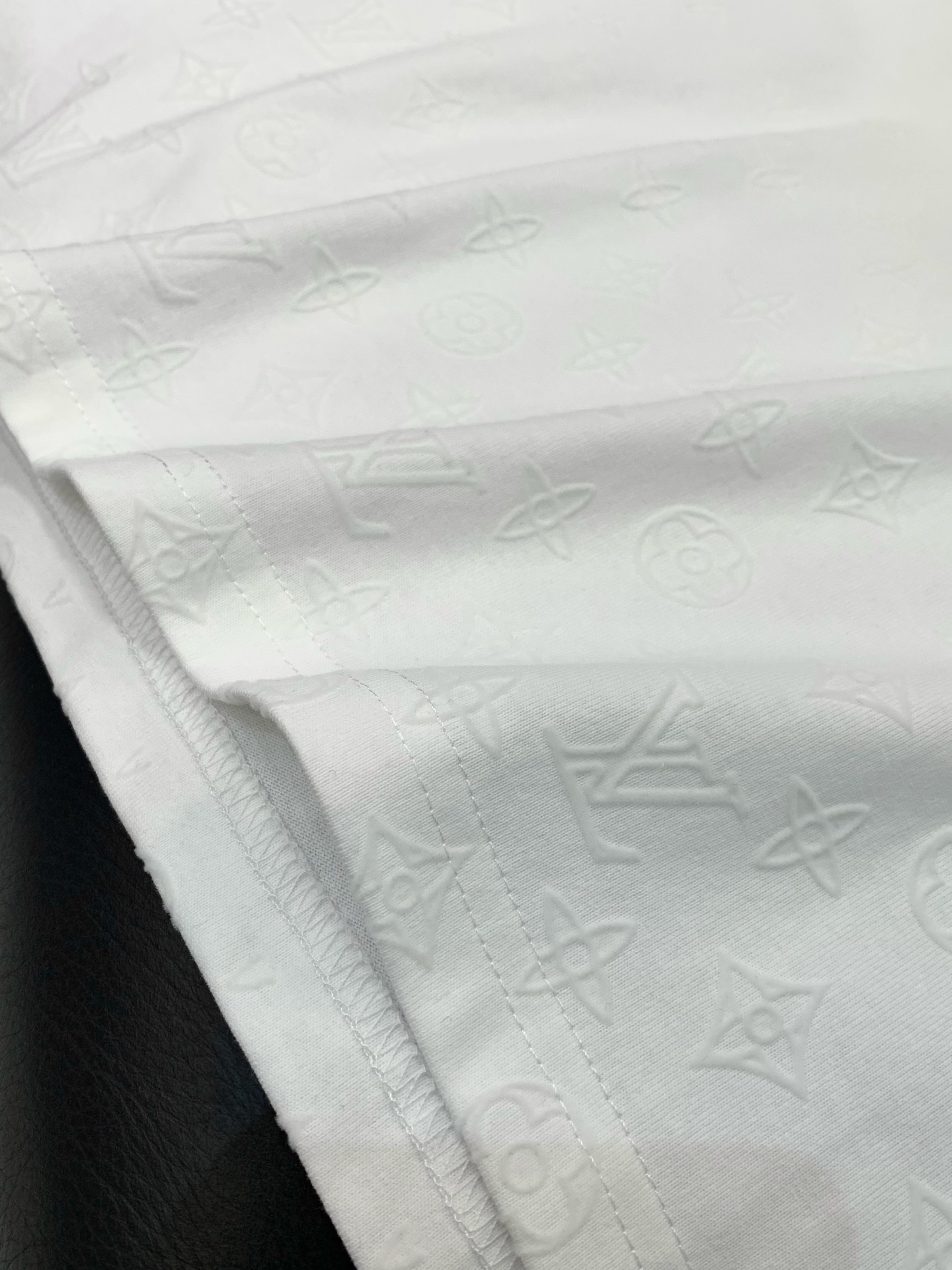 ，LouisVuitton 路易威登，2026夏季最新款，专柜同步有售，原单狠货，时尚休闲圆领短袖T恤，