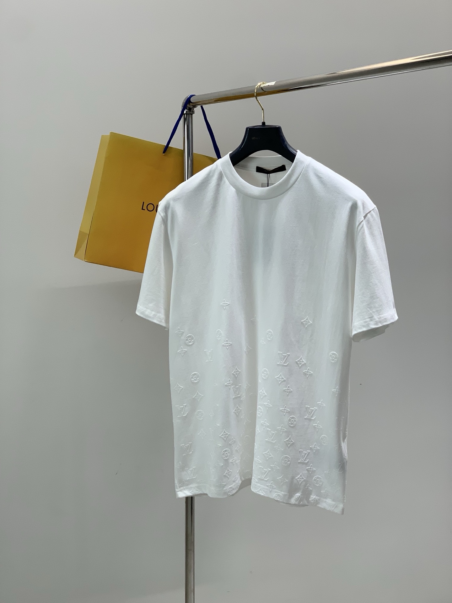 ，LouisVuitton 路易威登，2026夏季最新款，专柜同步有售，原单狠货，时尚休闲圆领短袖T恤，