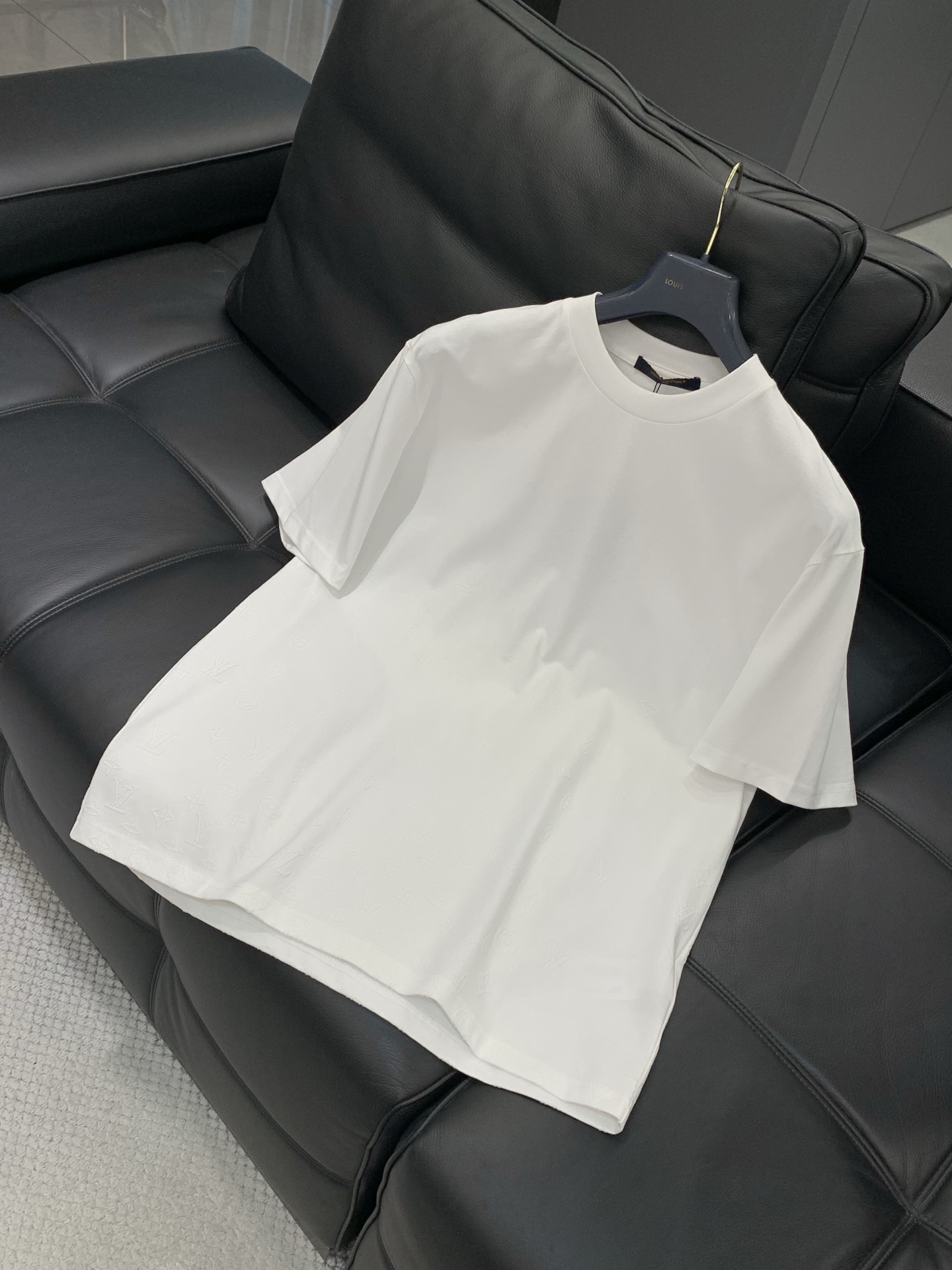 ，LouisVuitton 路易威登，2026夏季最新款，专柜同步有售，原单狠货，时尚休闲圆领短袖T恤，