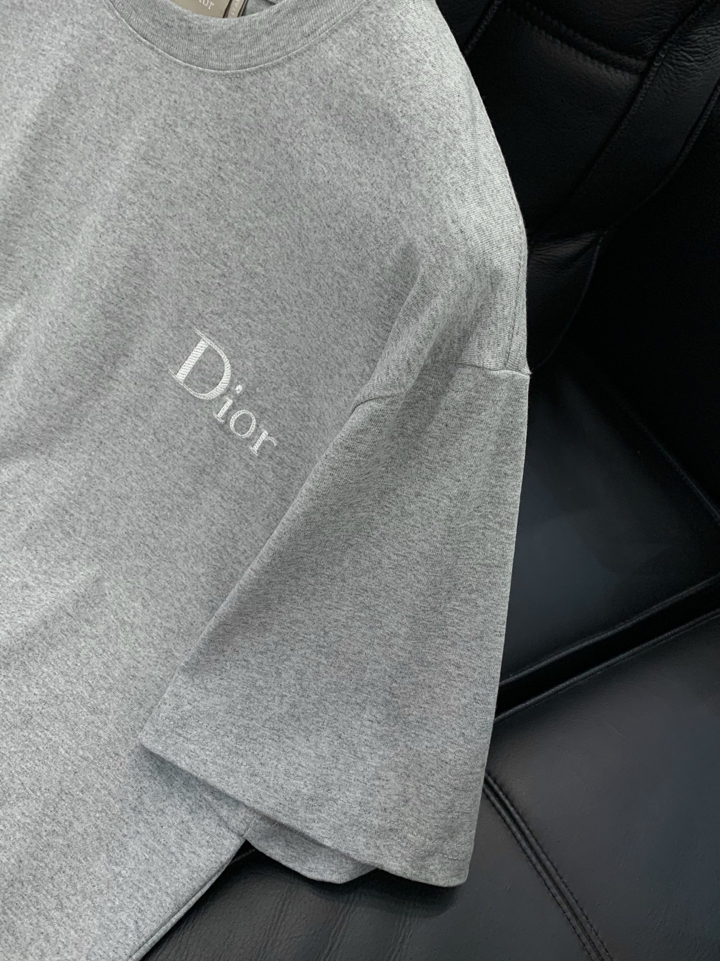 ，Dior 迪奥， 2026夏季新品，专柜同步有售，简约时尚休闲圆领短袖T恤，原版进口面料，舒适透气，顶