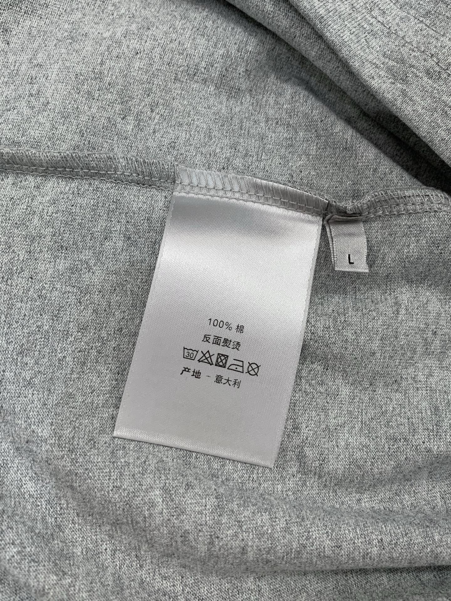 ，Dior 迪奥， 2026夏季新品，专柜同步有售，简约时尚休闲圆领短袖T恤，原版进口面料，舒适透气，顶