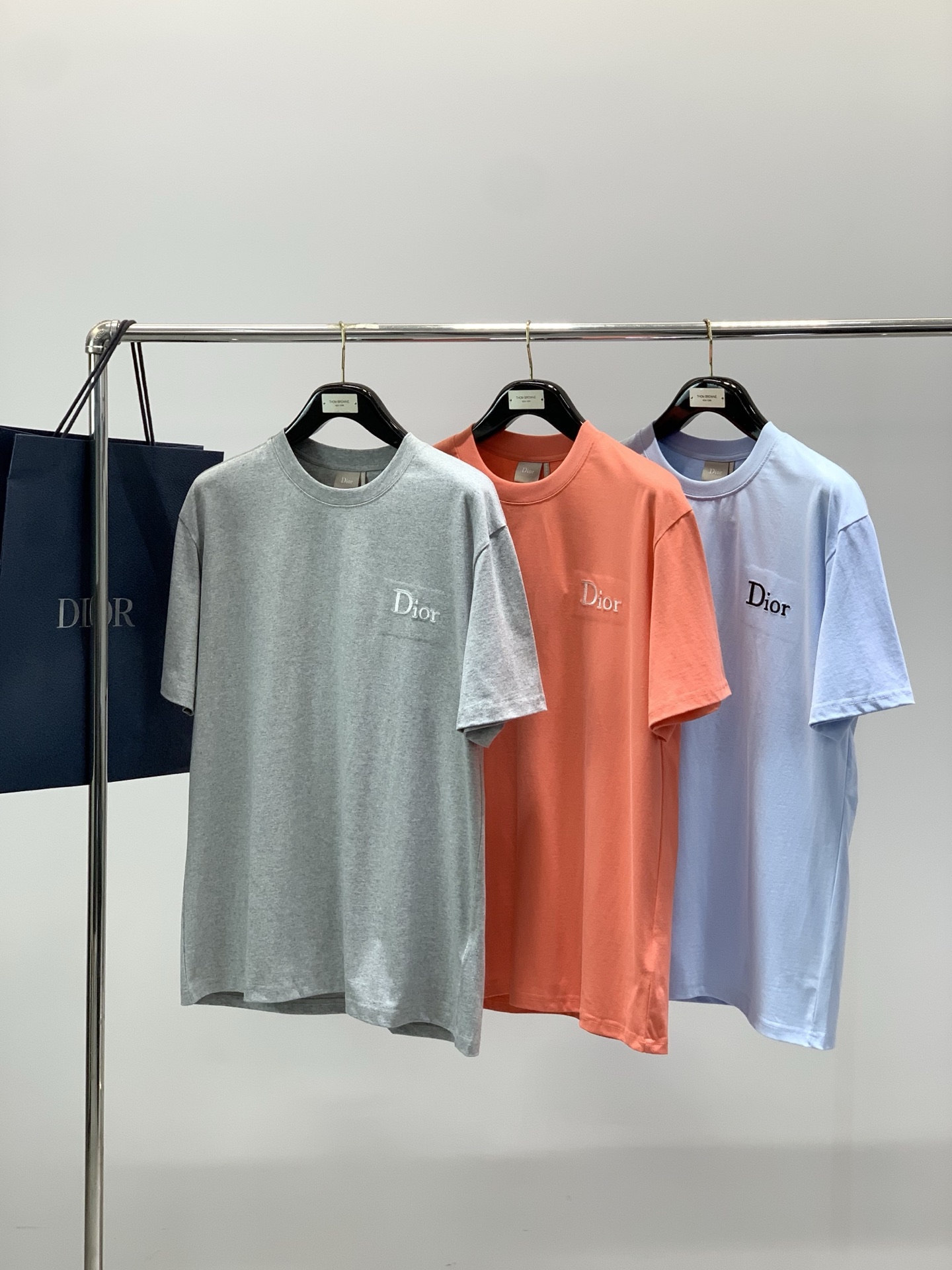，Dior 迪奥， 2026夏季新品，专柜同步有售，简约时尚休闲圆领短袖T恤，原版进口面料，舒适透气，顶