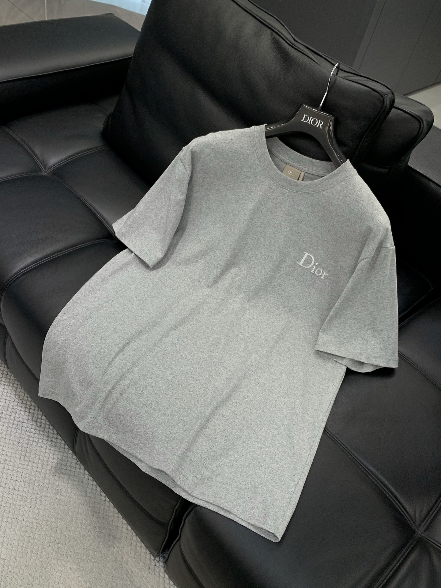 ，Dior 迪奥， 2026夏季新品，专柜同步有售，简约时尚休闲圆领短袖T恤，原版进口面料，舒适透气，顶