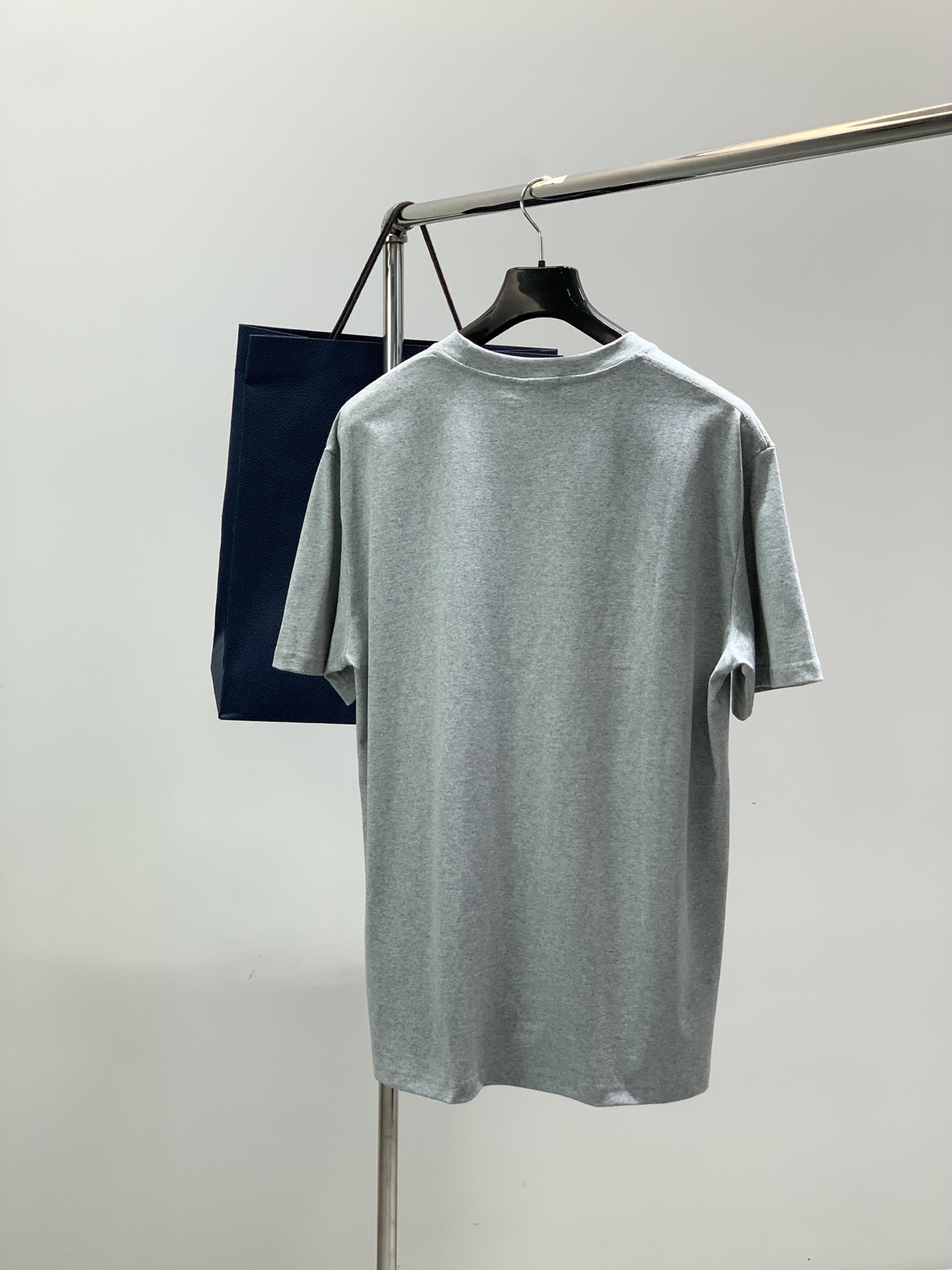，Dior 迪奥， 2026夏季新品，专柜同步有售，简约时尚休闲圆领短袖T恤，原版进口面料，舒适透气，顶