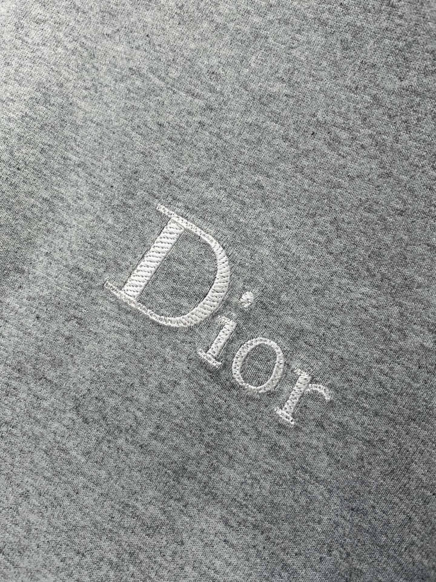 ，Dior 迪奥， 2026夏季新品，专柜同步有售，简约时尚休闲圆领短袖T恤，原版进口面料，舒适透气，顶