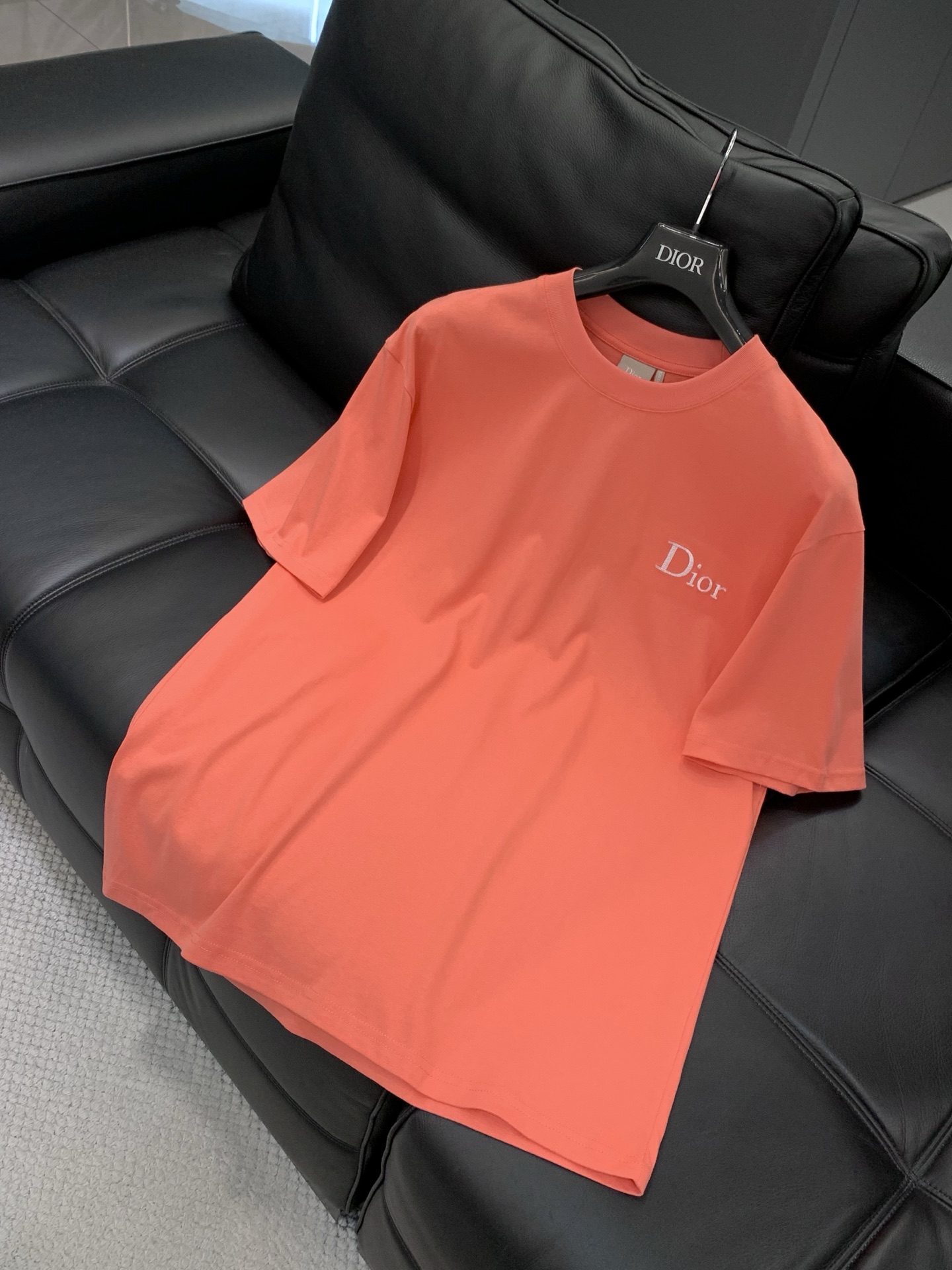 ，Dior 迪奥， 2026夏季新品，专柜同步有售，简约时尚休闲圆领短袖T恤，原版进口面料，舒适透气，顶