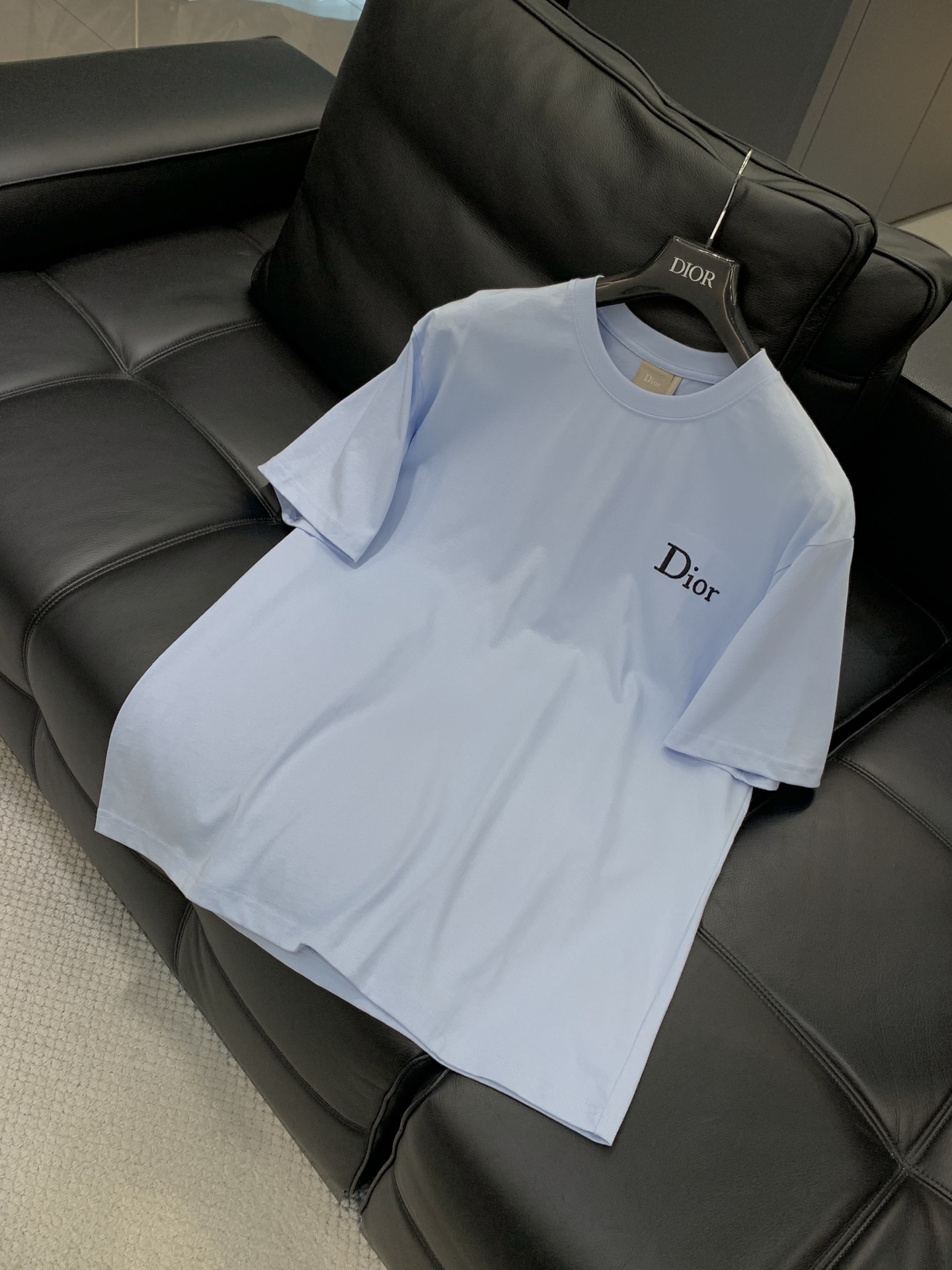 ，Dior 迪奥， 2026夏季新品，专柜同步有售，简约时尚休闲圆领短袖T恤，原版进口面料，舒适透气，顶