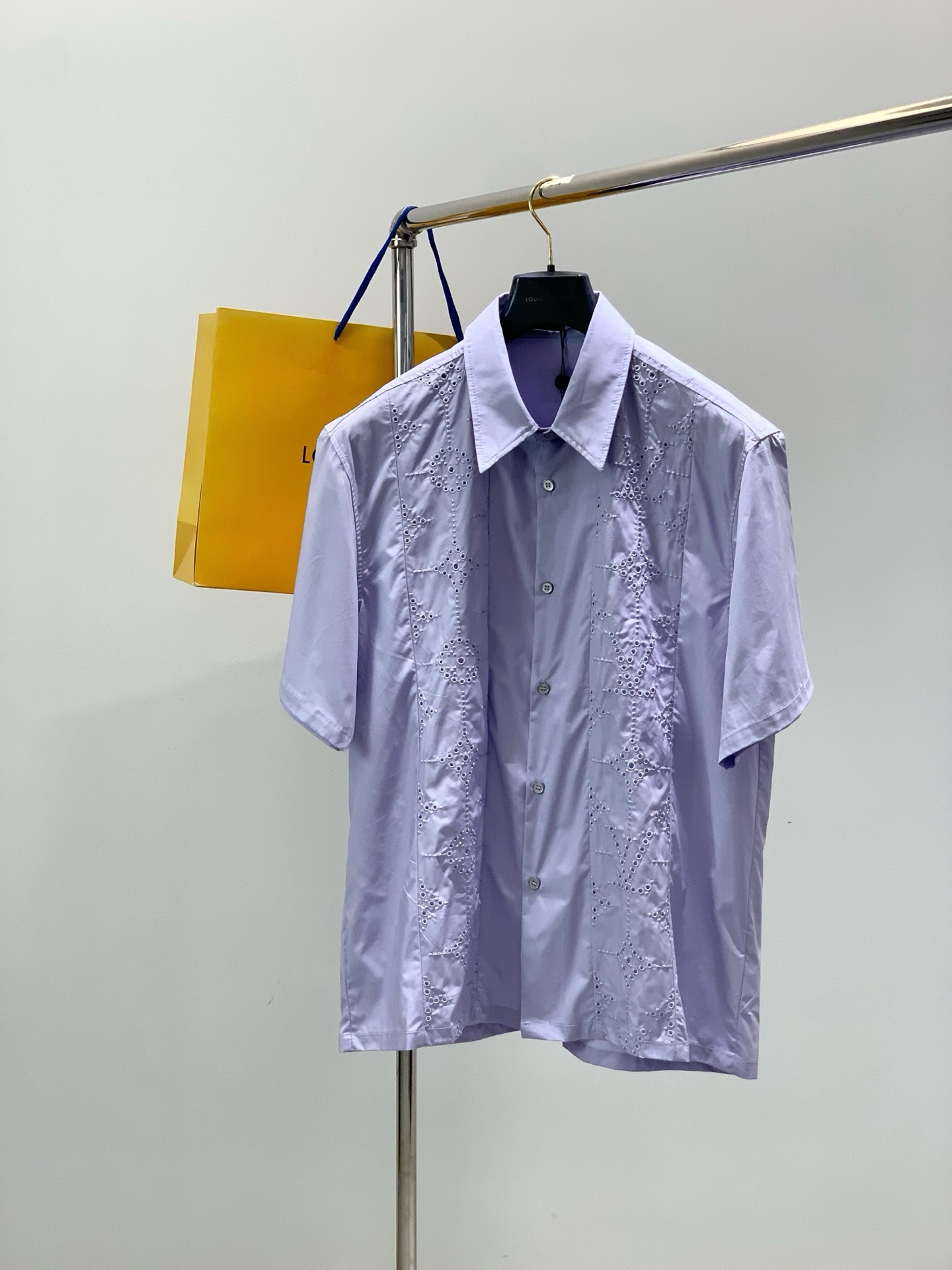 ，LouisVuitton 路易威登，2026夏季最新款，专柜同步有售，原单狠货，时尚休闲短袖衬衫，上身
