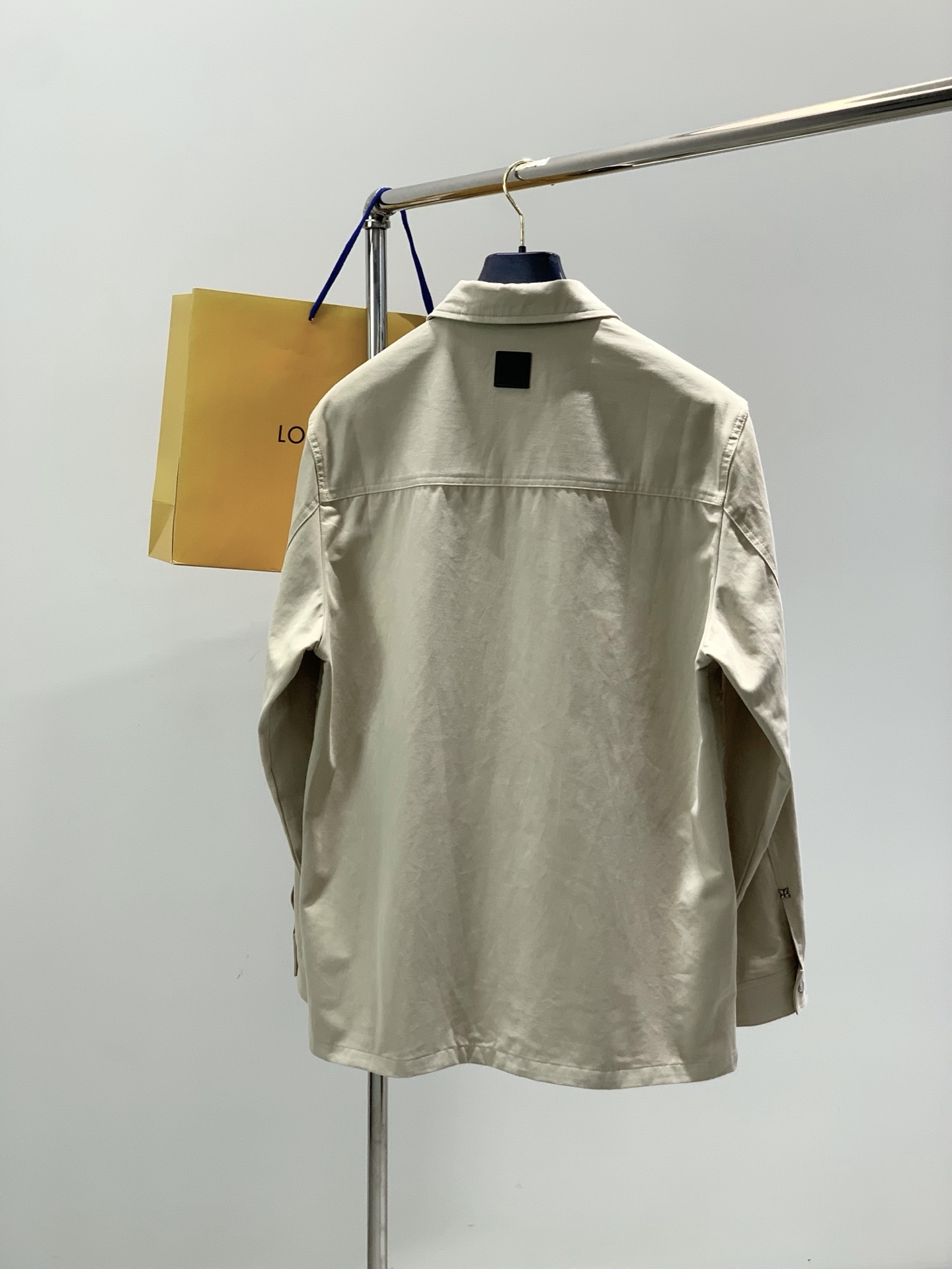 ，LouisVuitton 路易威登，2026春季最新款，专柜同步有售，原单狠货，时尚休闲翻领外套，上身