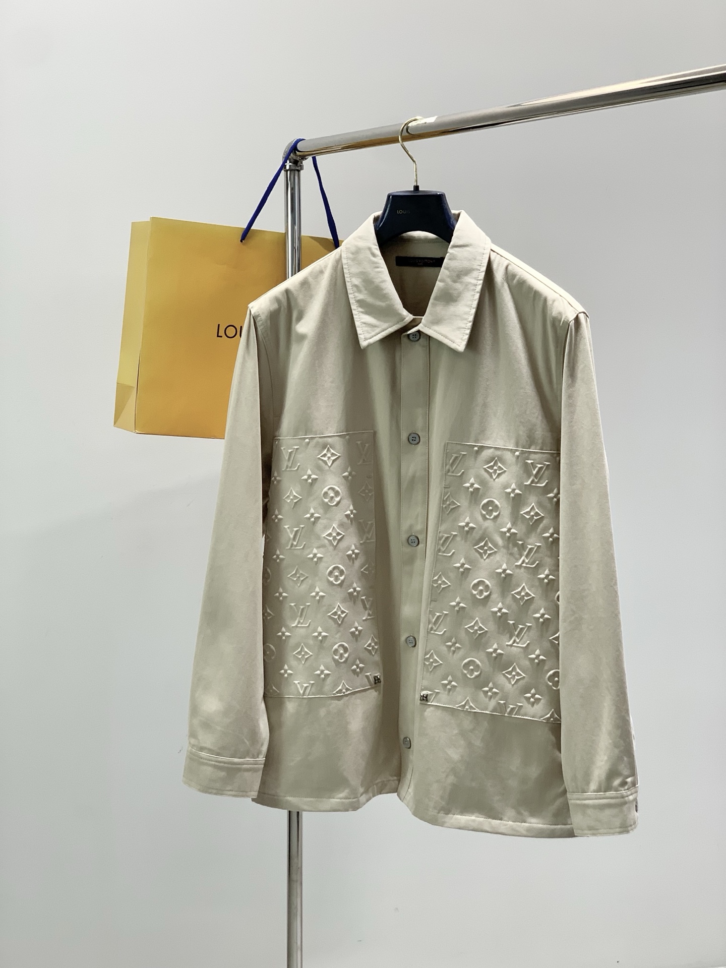 ，LouisVuitton 路易威登，2026春季最新款，专柜同步有售，原单狠货，时尚休闲翻领外套，上身