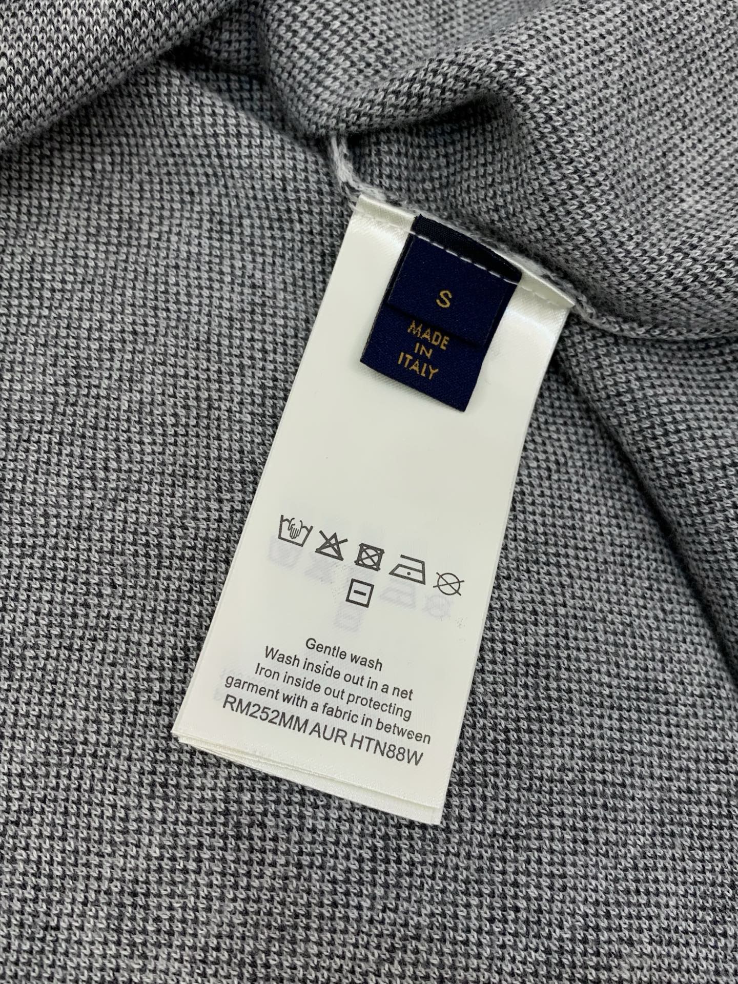 ，LouisVuitton 路易威登，2026春季最新款，专柜同步有售，原单狠货，时尚休闲针织圆领短袖，