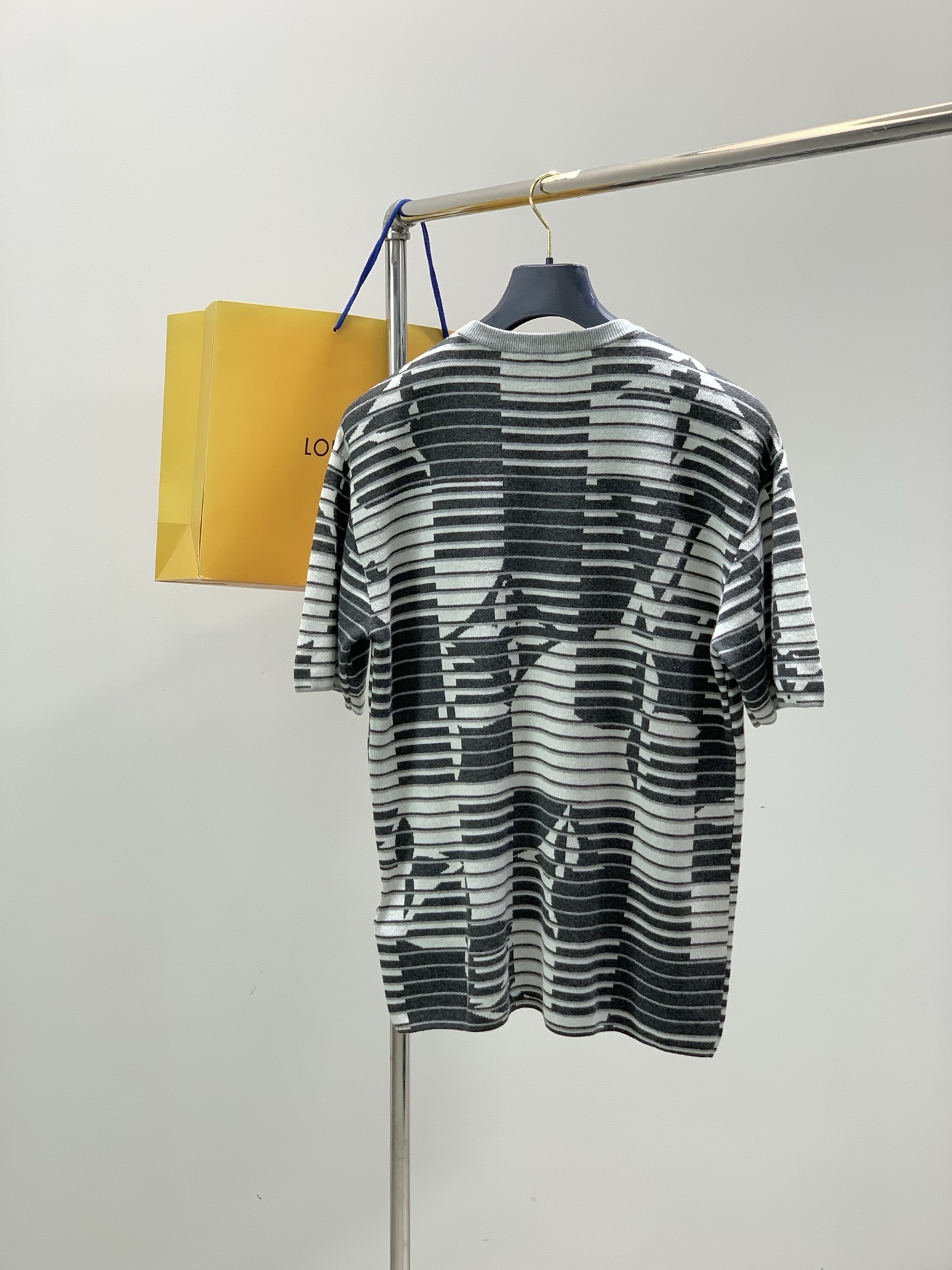 ，LouisVuitton 路易威登，2026春季最新款，专柜同步有售，原单狠货，时尚休闲针织圆领短袖，