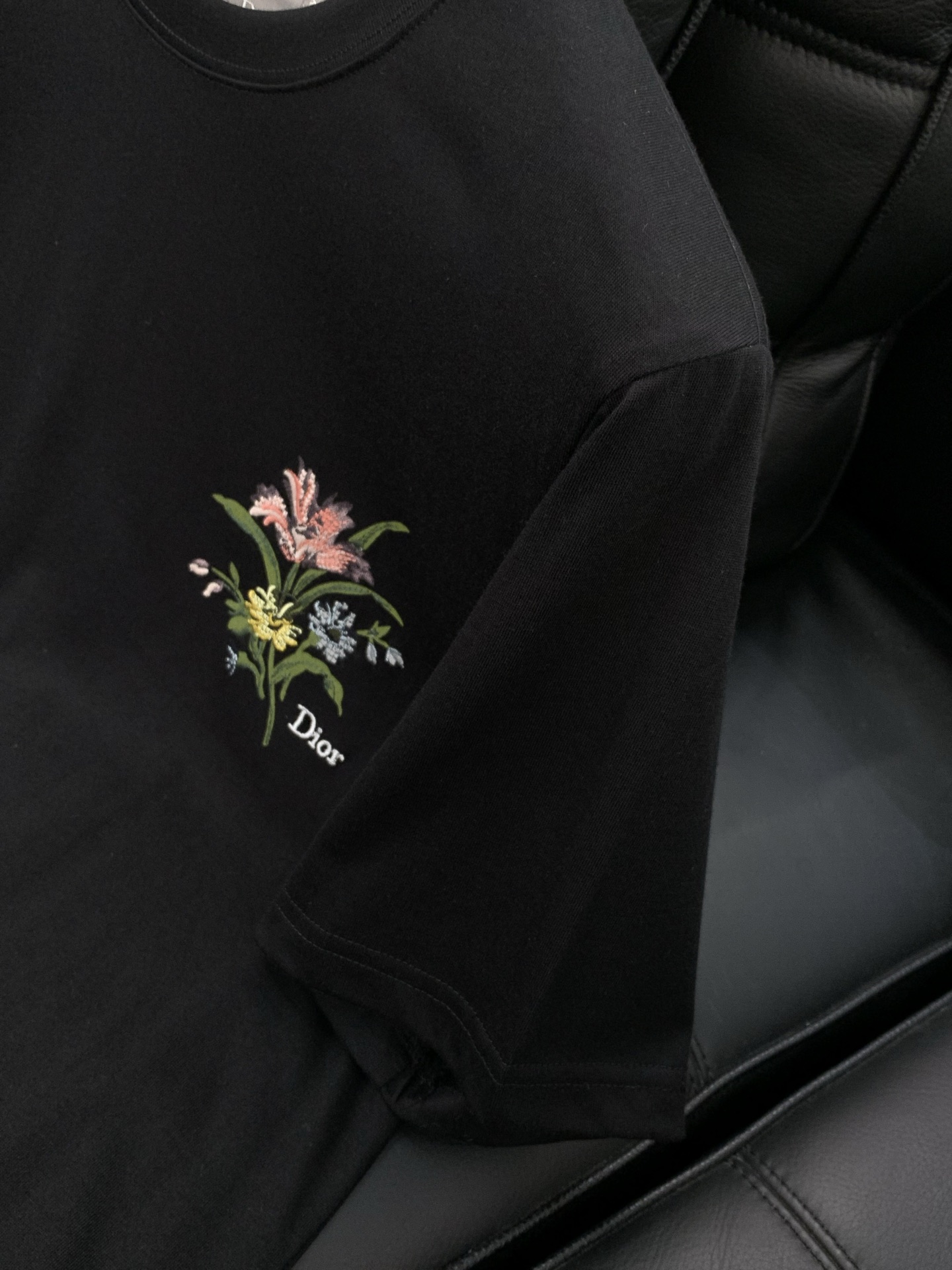 ，Dior 迪奥， 2026夏季新品，专柜同步有售，简约时尚休闲圆领短袖T恤，原版进口面料，舒适透气，顶