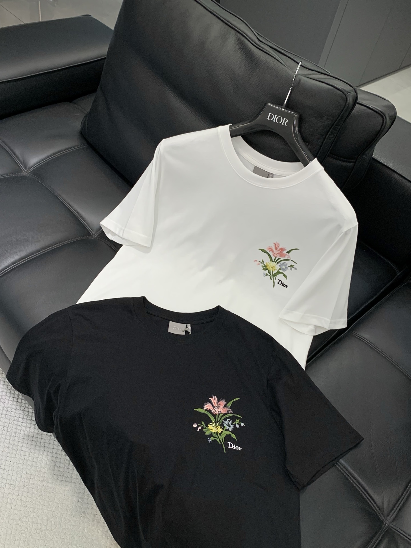 ，Dior 迪奥， 2026夏季新品，专柜同步有售，简约时尚休闲圆领短袖T恤，原版进口面料，舒适透气，顶