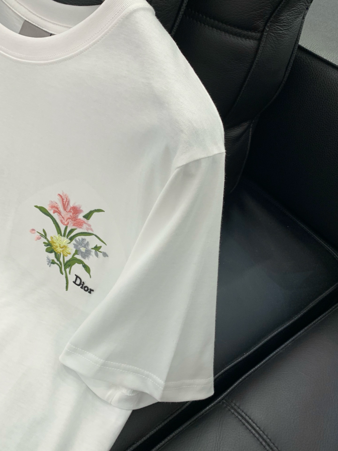 ，Dior 迪奥， 2026夏季新品，专柜同步有售，简约时尚休闲圆领短袖T恤，原版进口面料，舒适透气，顶