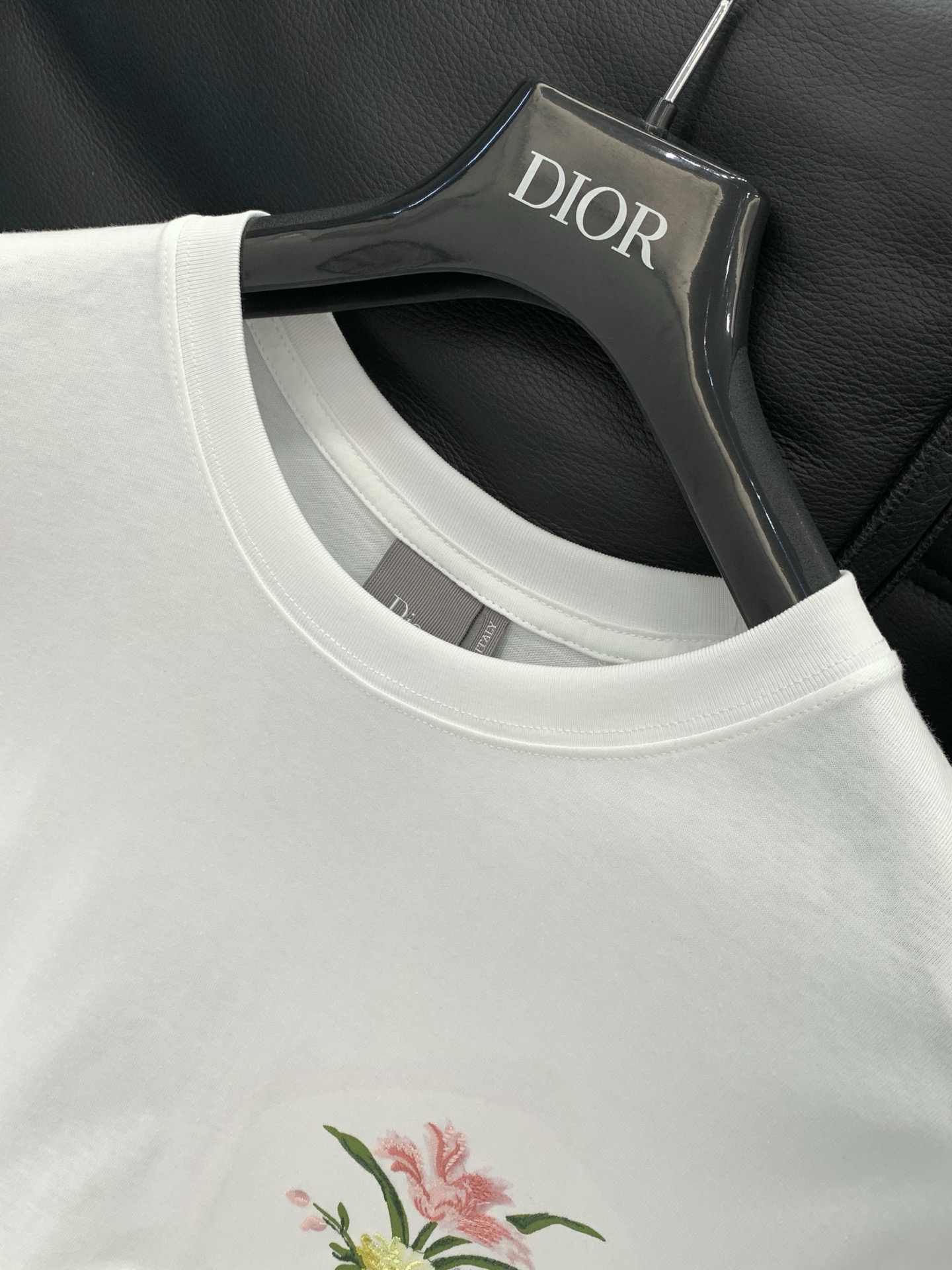，Dior 迪奥， 2026夏季新品，专柜同步有售，简约时尚休闲圆领短袖T恤，原版进口面料，舒适透气，顶