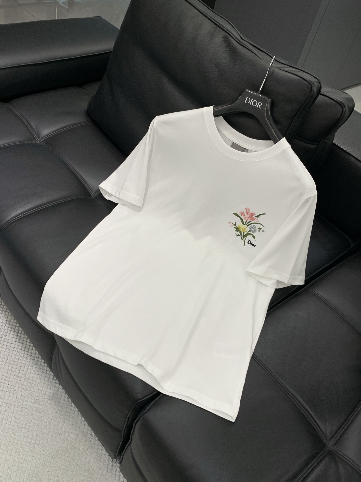 ，Dior 迪奥， 2026夏季新品，专柜同步有售，简约时尚休闲圆领短袖T恤，原版进口面料，舒适透气，顶