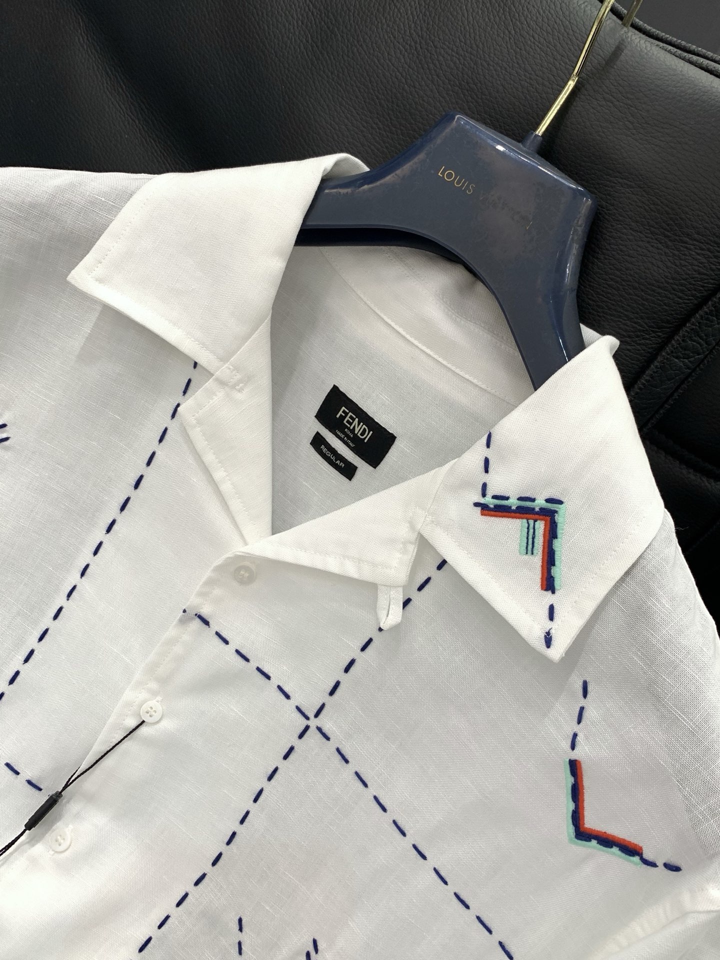 ，FENDI 芬迪，2026夏季最新品，专柜同步有售，原单狠货，时尚休闲短袖衬衫，进口原版面料，顶级刺绣