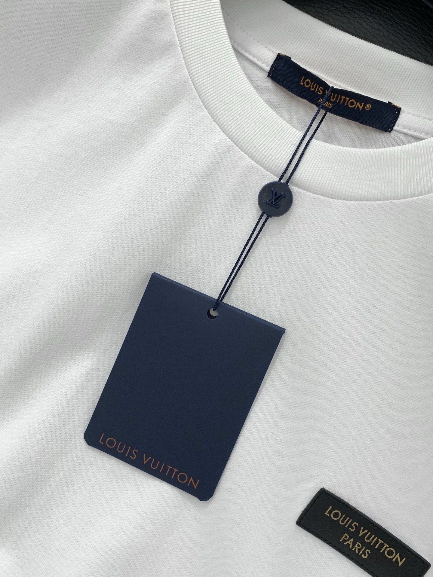 ，LouisVuitton 路易威登，2026夏季最新款，专柜同步有售，原单狠货，时尚休闲圆领短袖T恤，
