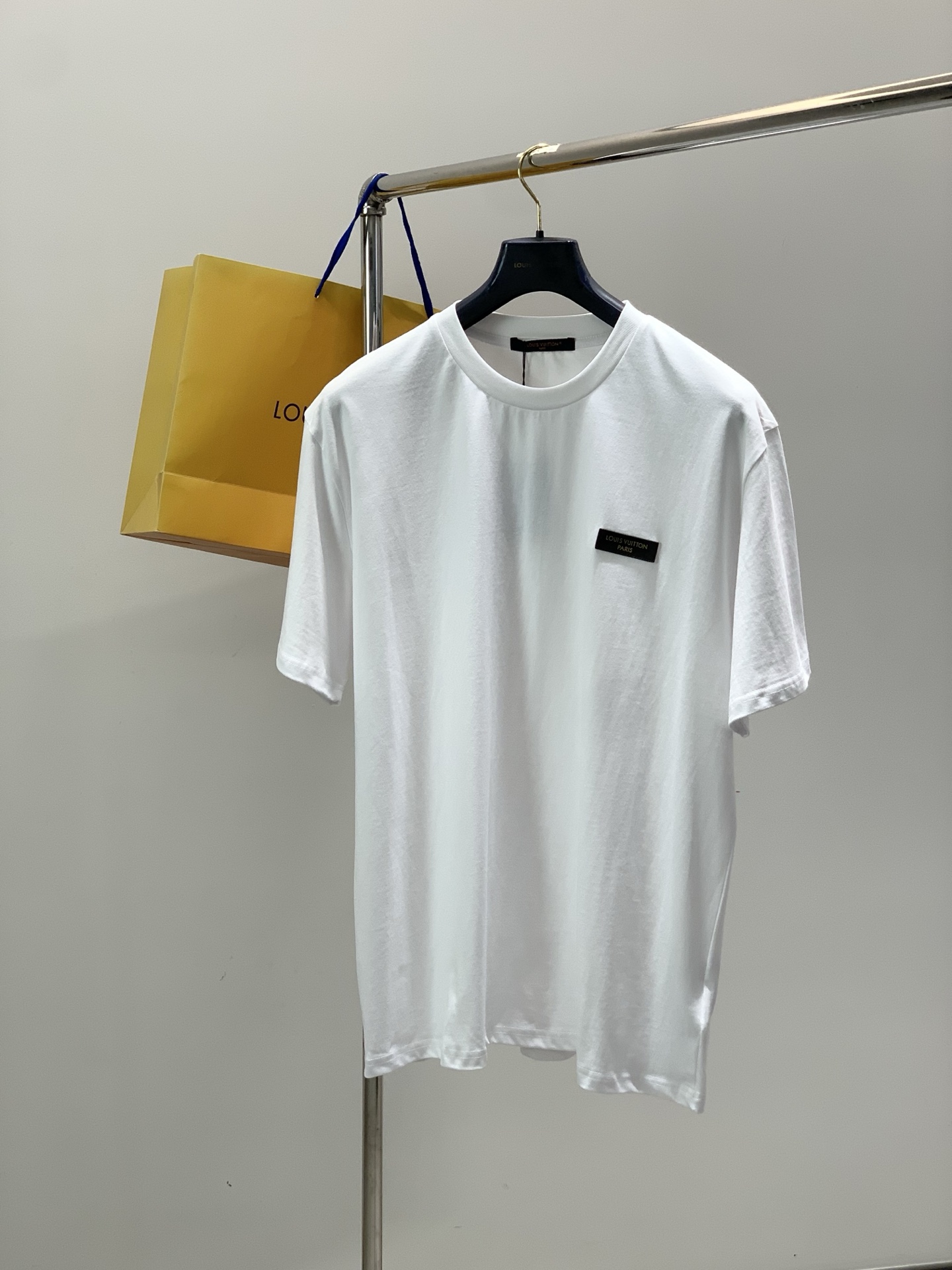 ，LouisVuitton 路易威登，2026夏季最新款，专柜同步有售，原单狠货，时尚休闲圆领短袖T恤，