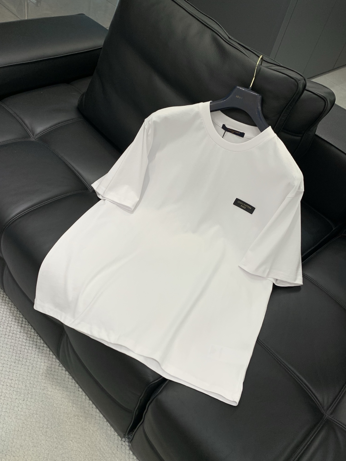 ，LouisVuitton 路易威登，2026夏季最新款，专柜同步有售，原单狠货，时尚休闲圆领短袖T恤，