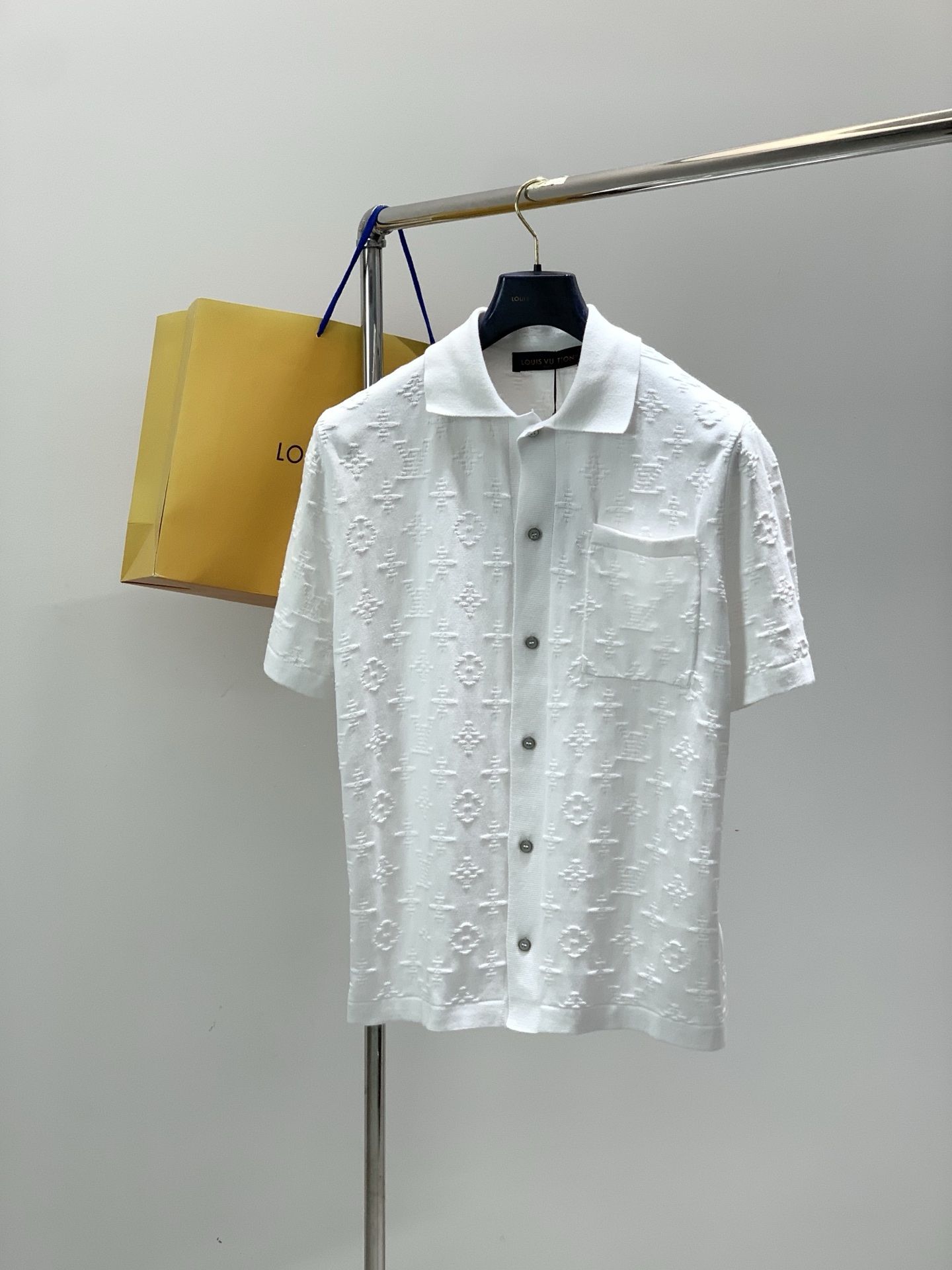 ，LouisVuitton 路易威登，2026春季最新款，专柜同步有售，原单狠货，时尚休闲针织开衫短袖，