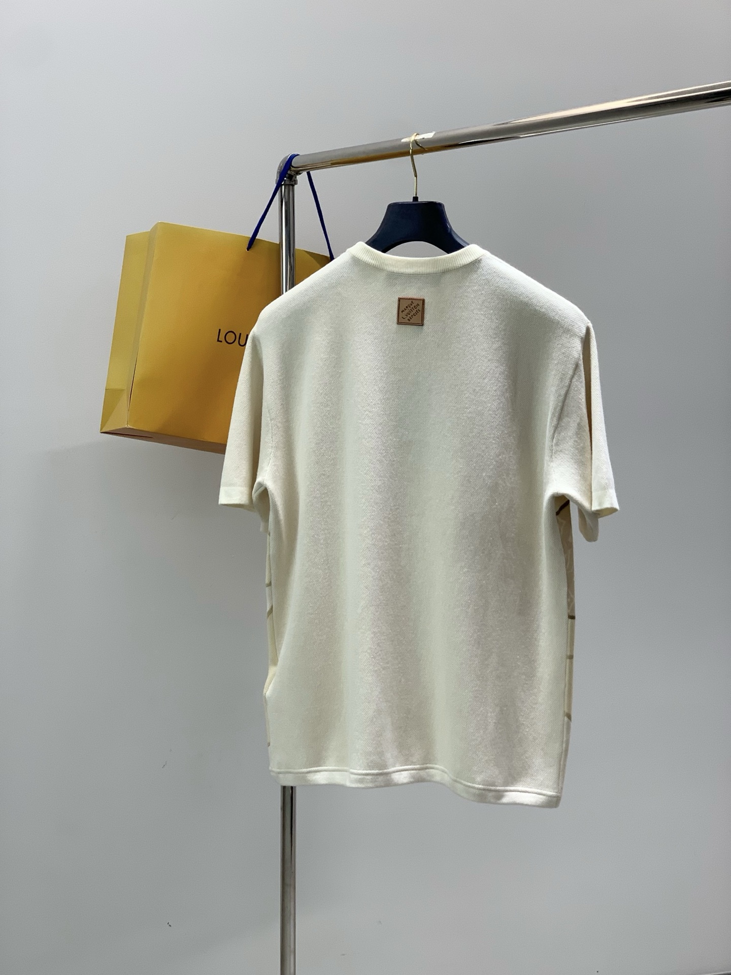，LouisVuitton 路易威登，2026春季最新款，专柜同步有售，原单狠货，时尚休闲针织圆领短袖，